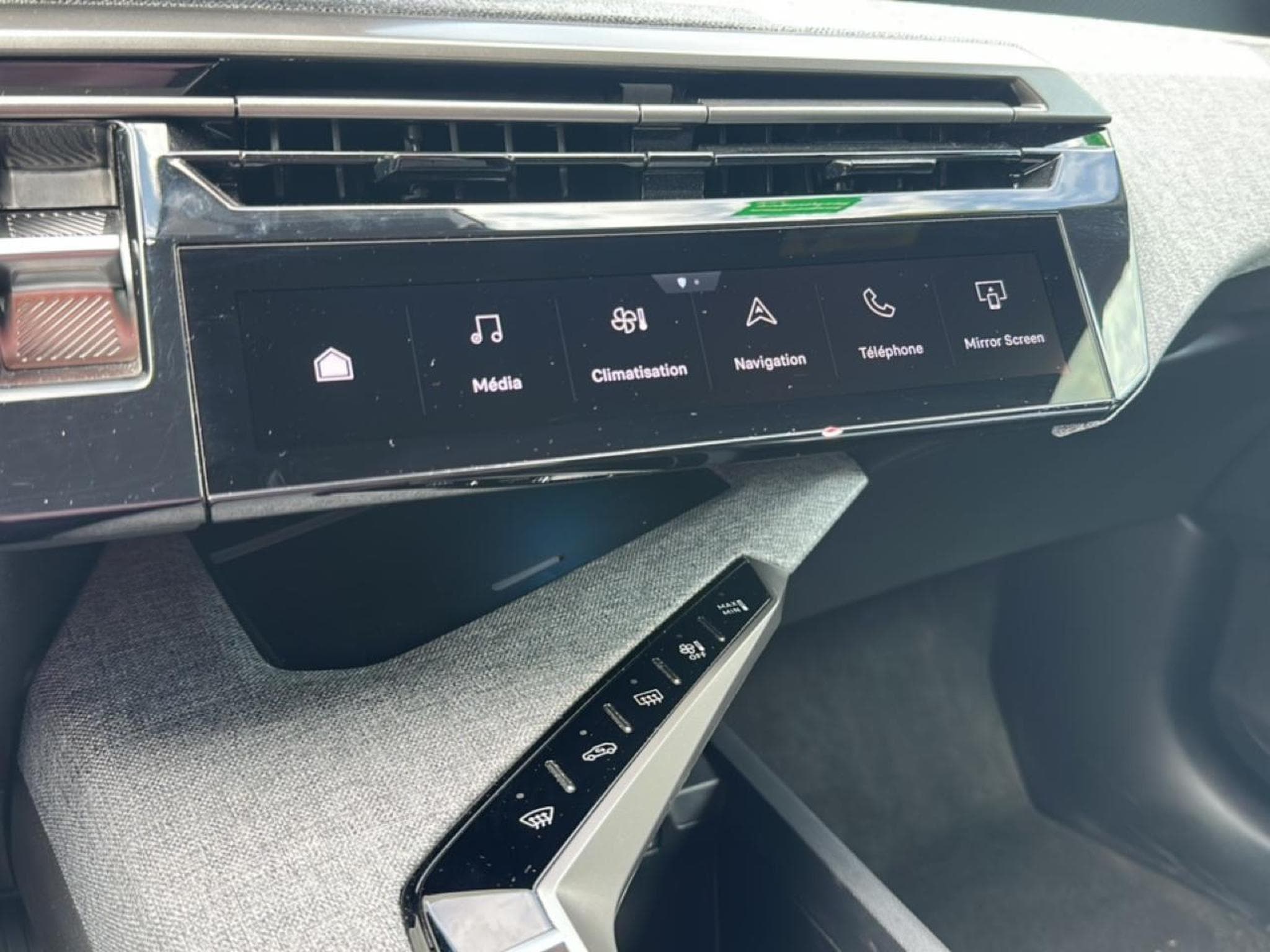 Peugeot 3008 1.2 HYBRID 145 ALLURE E-DCS6 (2025) - Photo 17