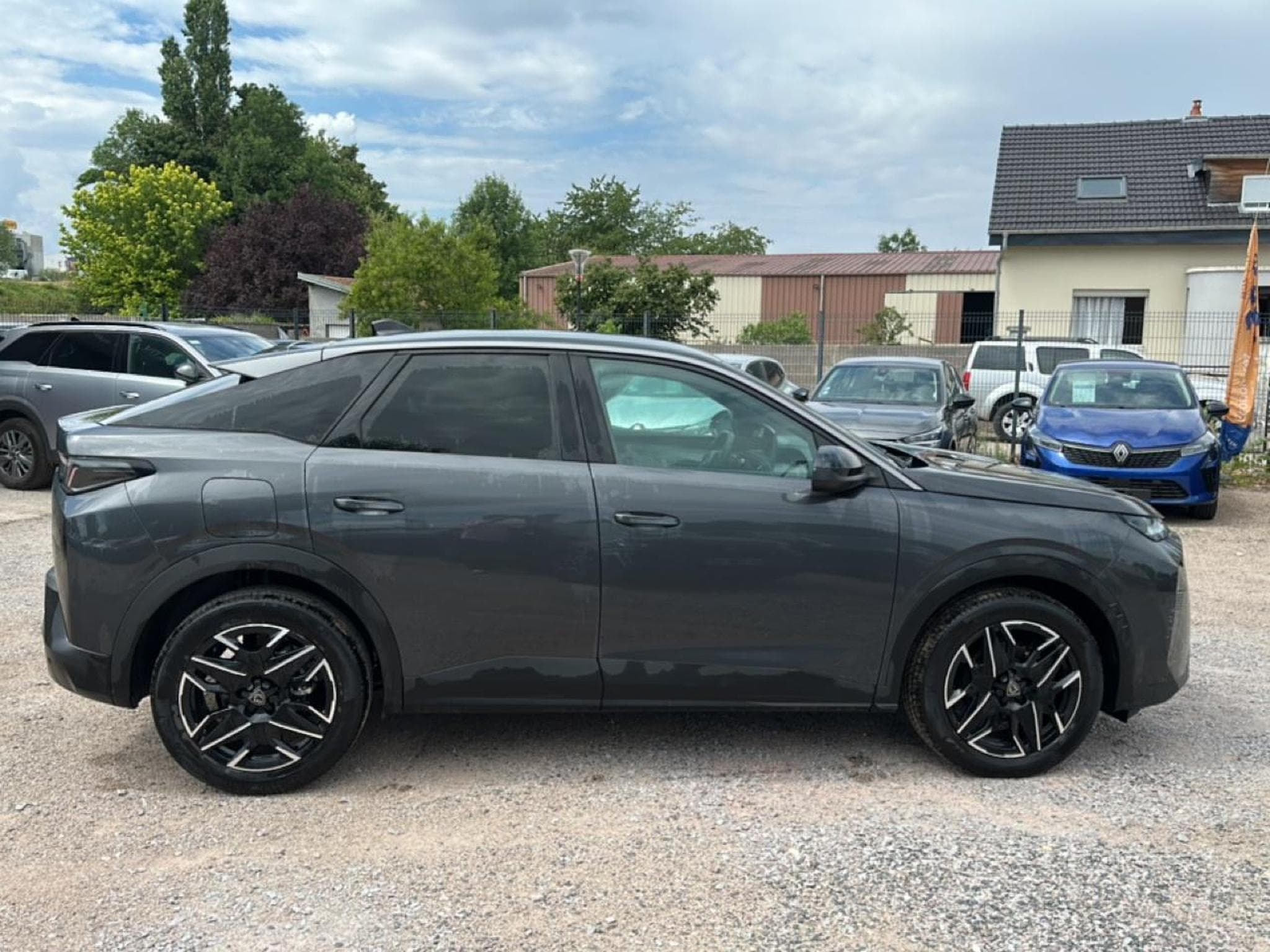 Peugeot 3008 1.2 HYBRID 145 ALLURE E-DCS6 (2025) - Photo 4