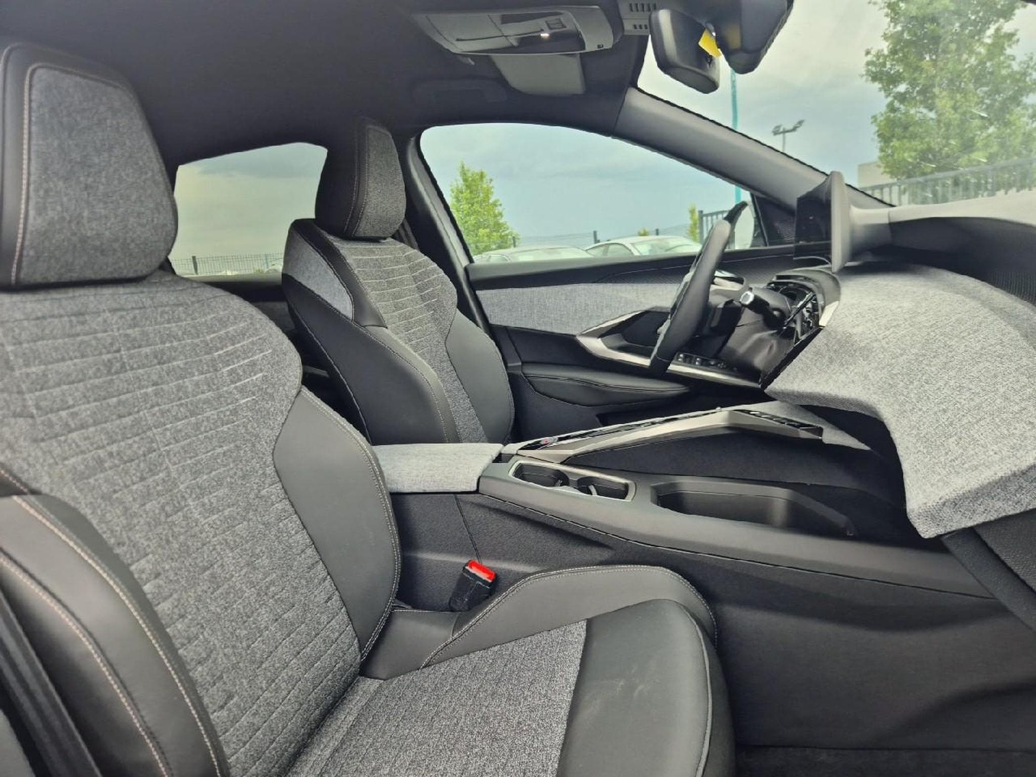 Peugeot 3008 1.2 HYBRID 145 ALLURE BUSINESS E-DCS6 (2025) - Photo 11