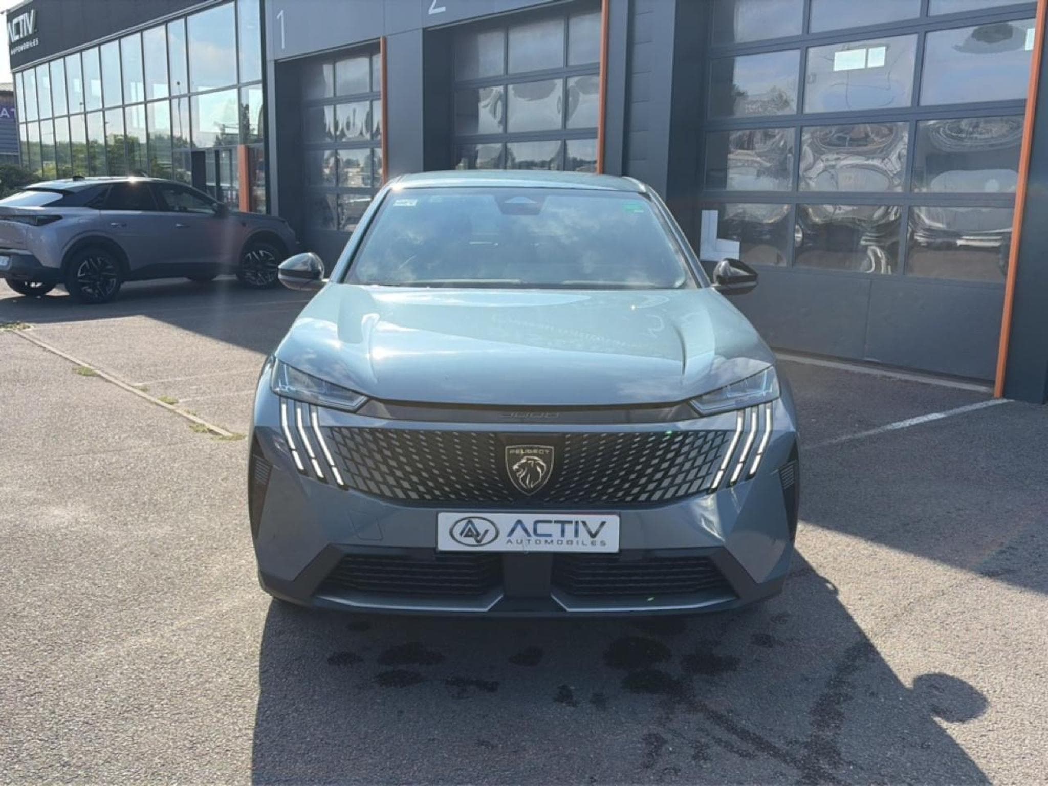 Peugeot 3008 1.2 HYBRID 145 ALLURE E-DCS6 (2025) - Photo 2