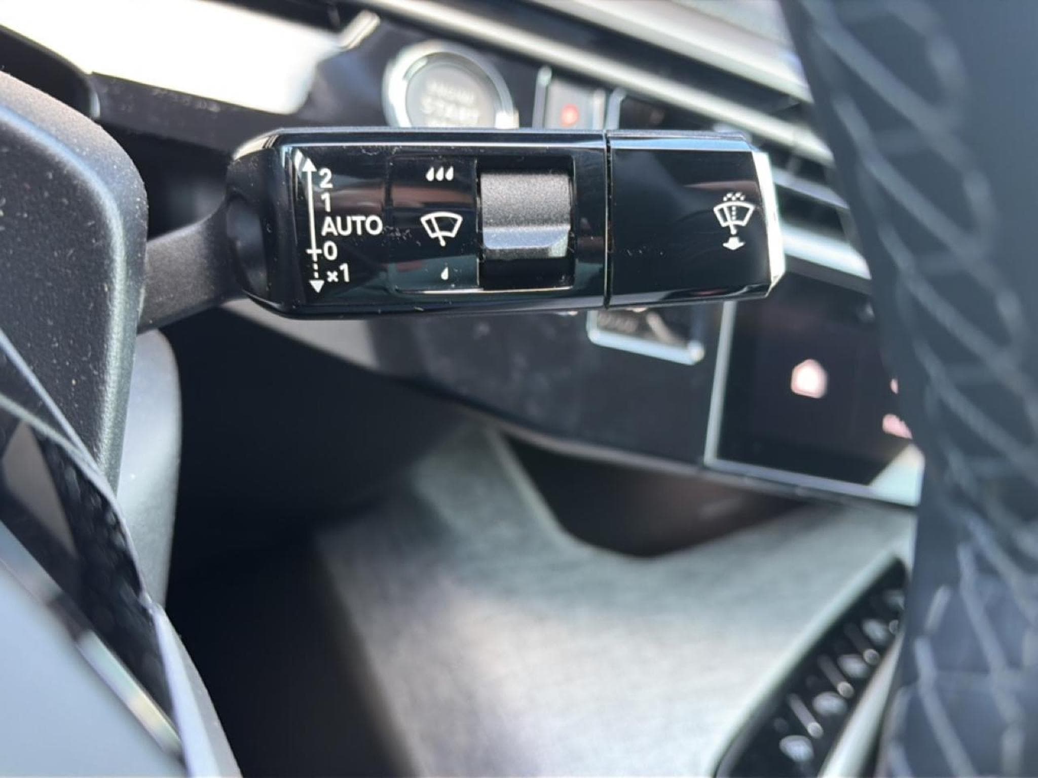 Peugeot 3008 1.2 HYBRID 145 ALLURE E-DCS6 (2025) - Photo 20