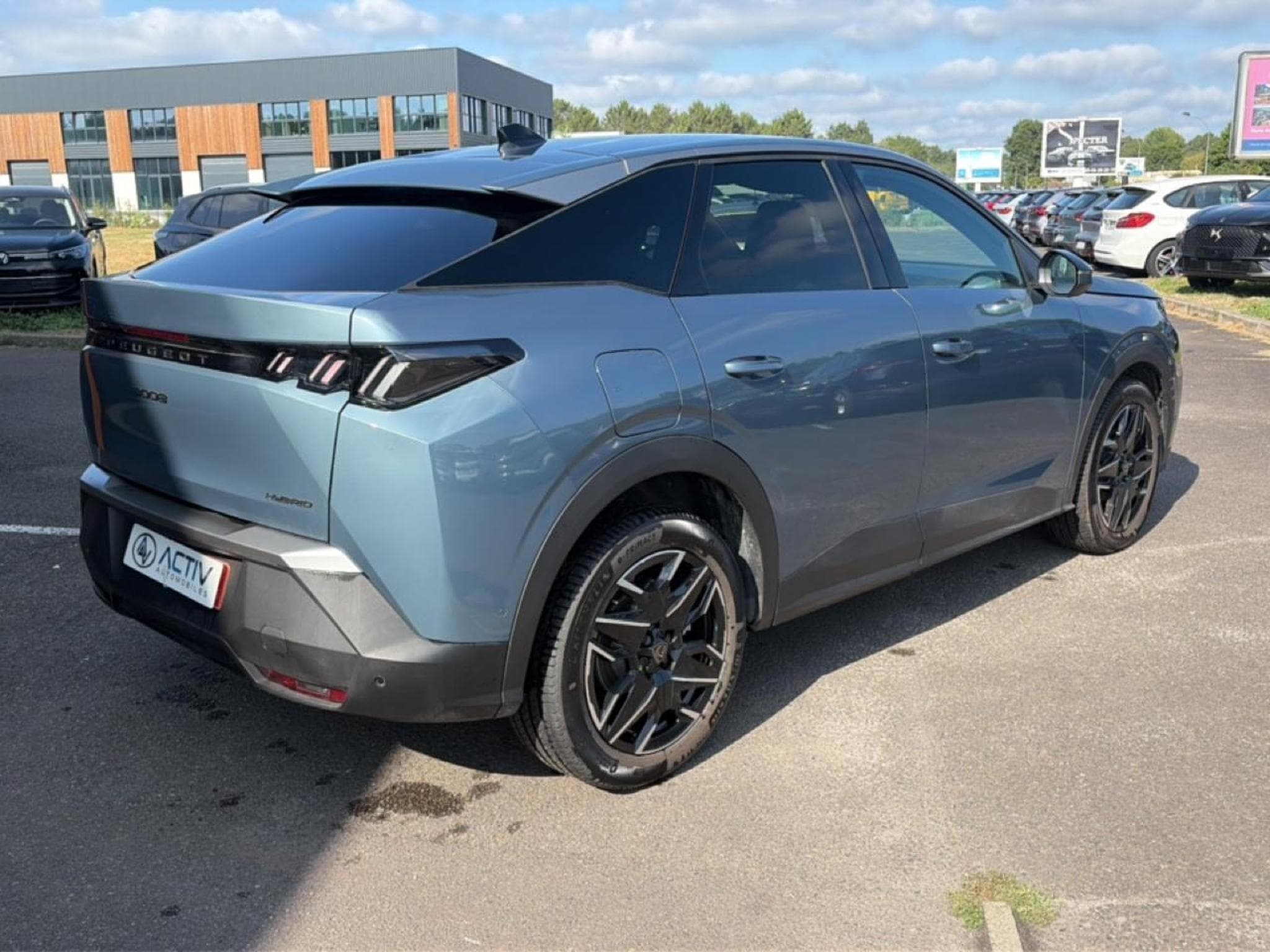 Peugeot 3008 1.2 HYBRID 145 ALLURE E-DCS6 (2025) - Photo 5