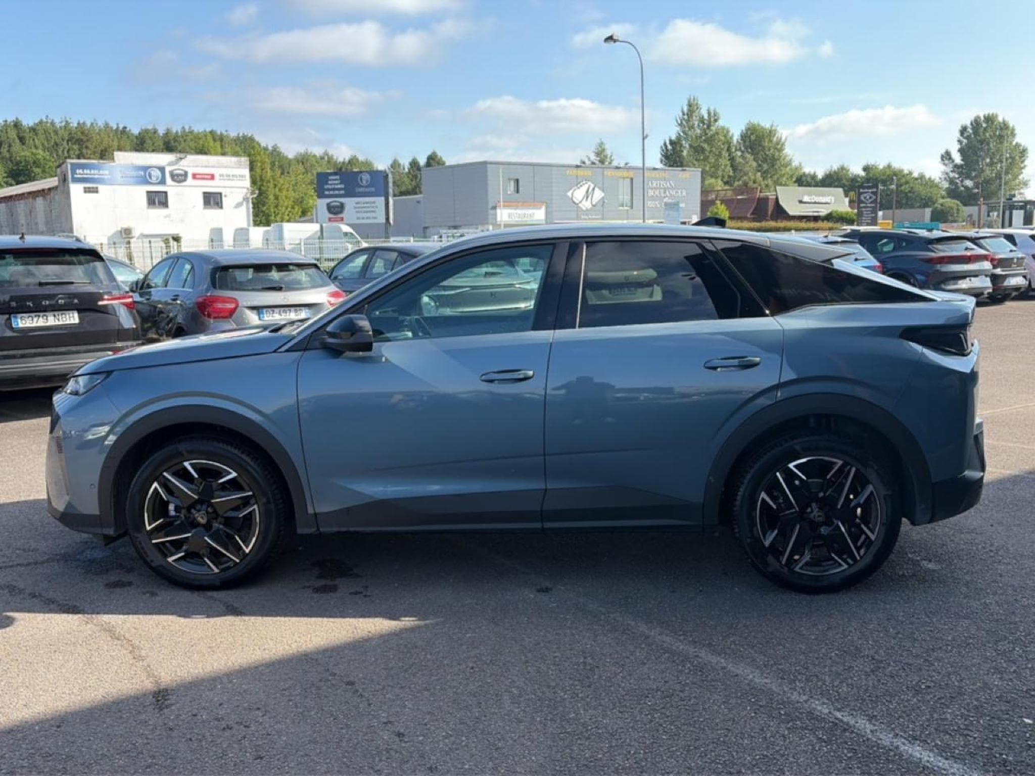 Peugeot 3008 1.2 HYBRID 145 ALLURE E-DCS6 (2025) - Photo 8