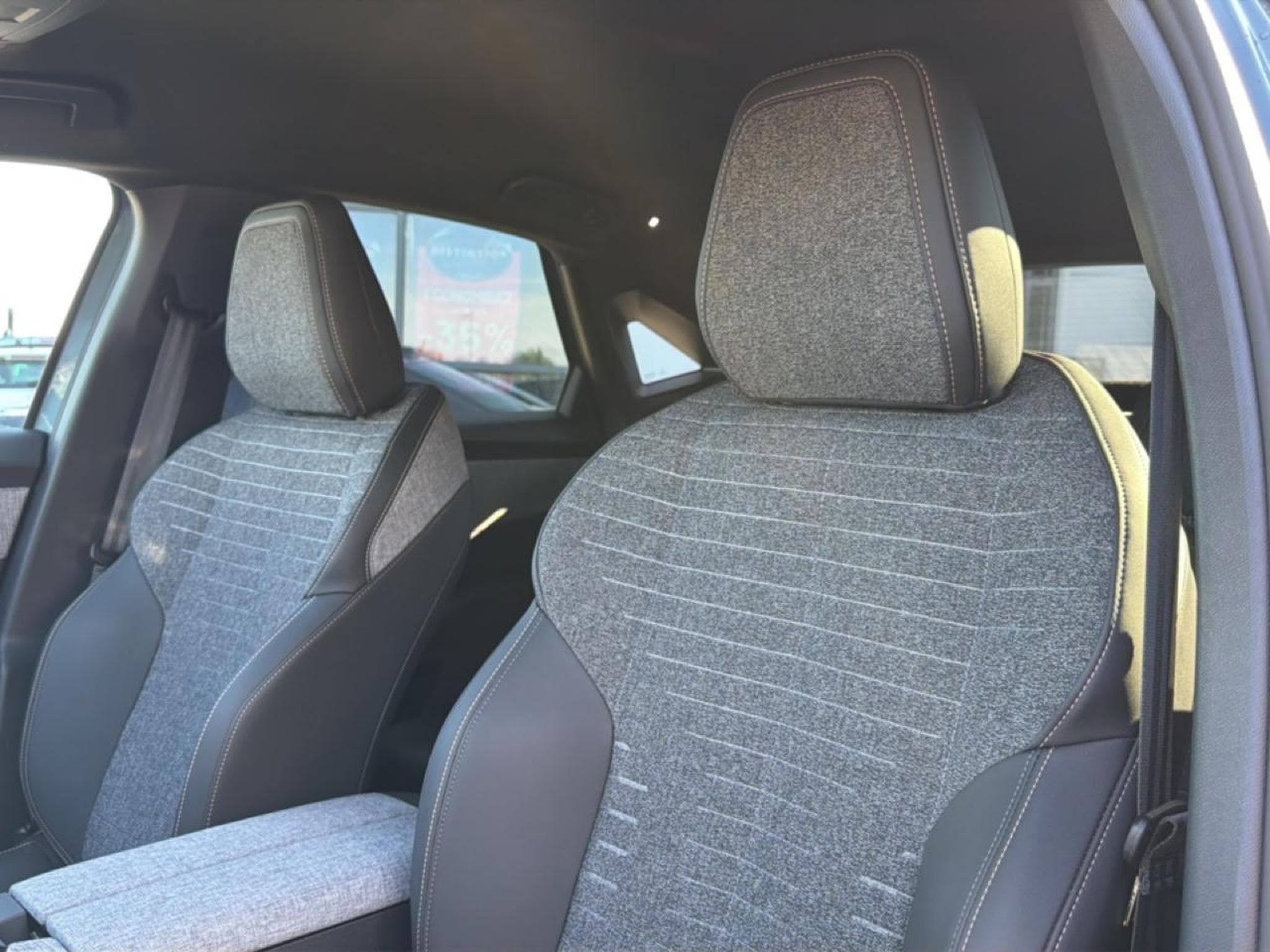 Peugeot 3008 1.2 HYBRID 145 ALLURE E-DCS6 (2025) - Photo 12
