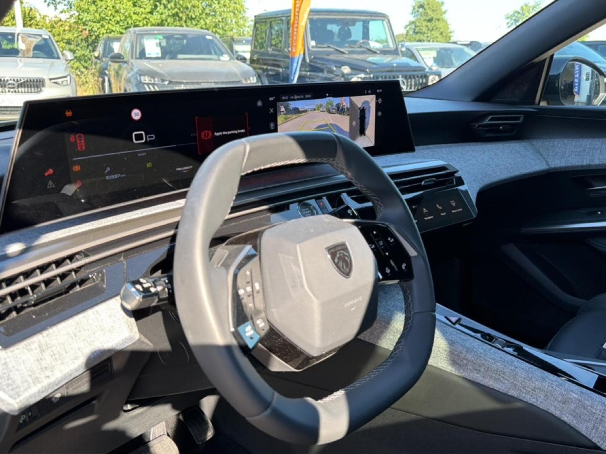 Peugeot 3008 1.2 HYBRID 145 ALLURE E-DCS6 (2025) - Photo 13