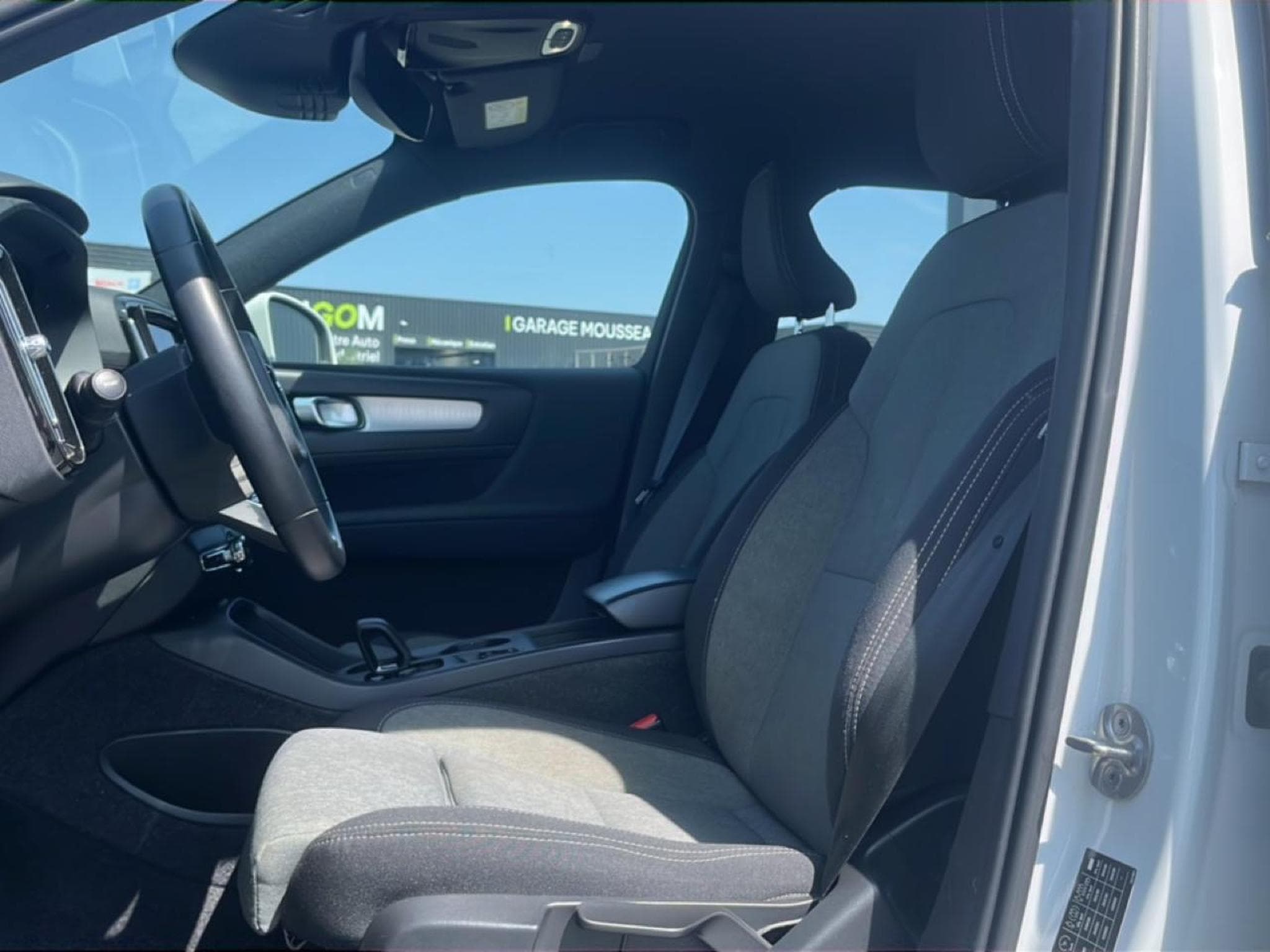 Volvo XC40 1.5 211 START (2022) - Photo 12