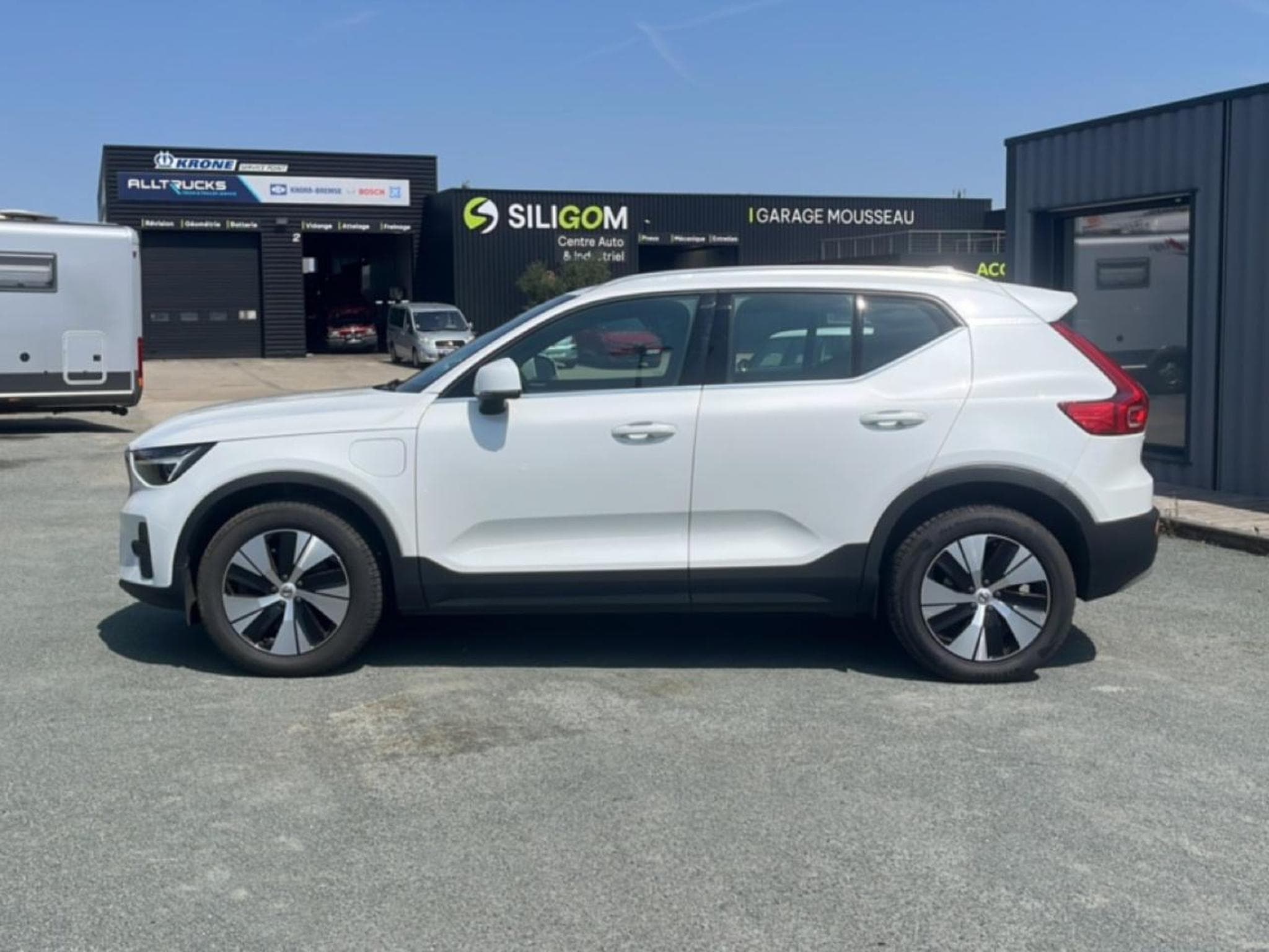 Volvo XC40 1.5 211 START (2022) - Photo 8