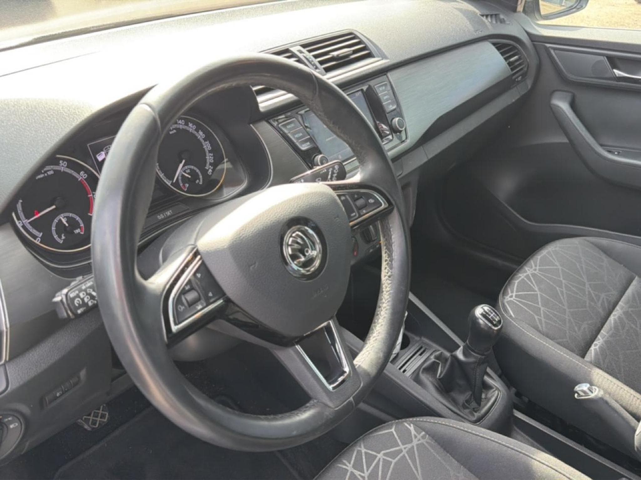 Skoda FABIA 1.0 MPI 75 CLEVER (2019) - Photo 11