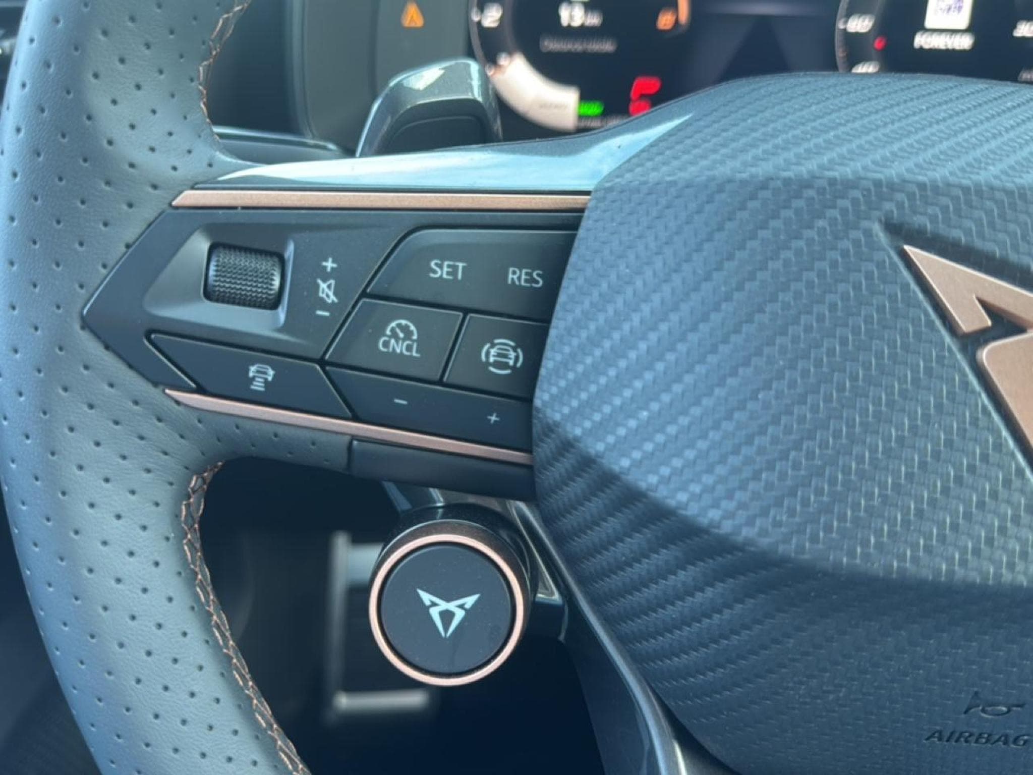 Cupra FORMENTOR 1.5 ETSI HYBRID 150 V DSG7 (2026) - Photo 20