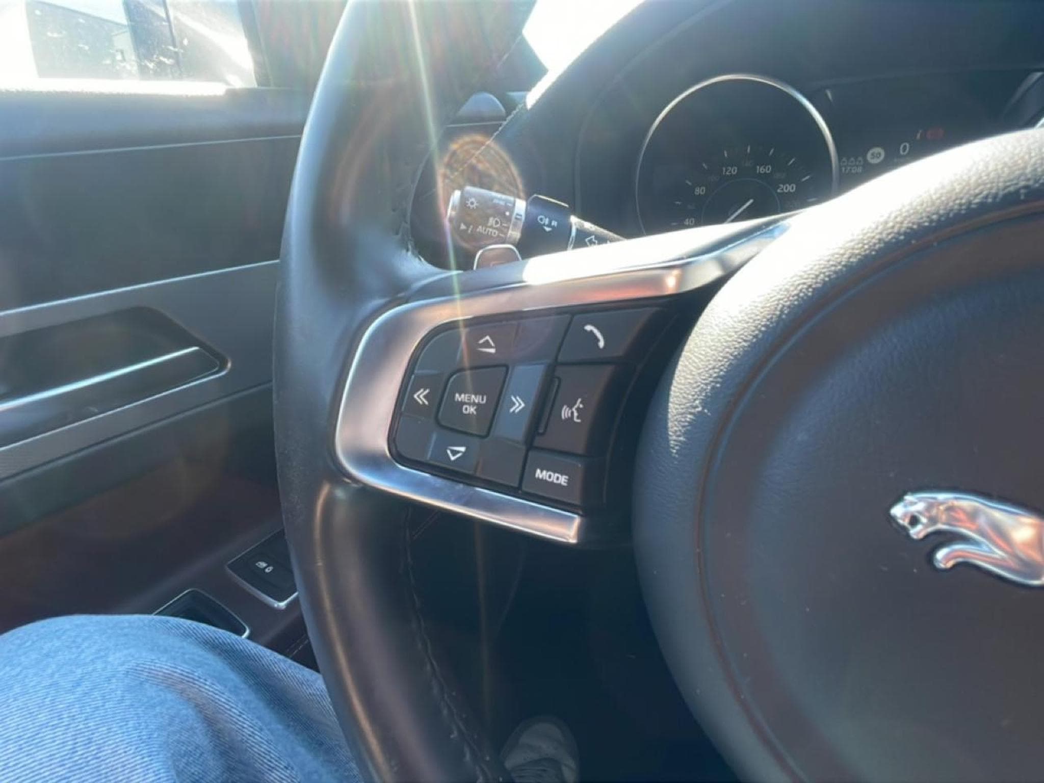 Jaguar XF SPORTBRAKE 2.0D 180 BUSINESS R-SPORT BVA (2020) - Photo 19