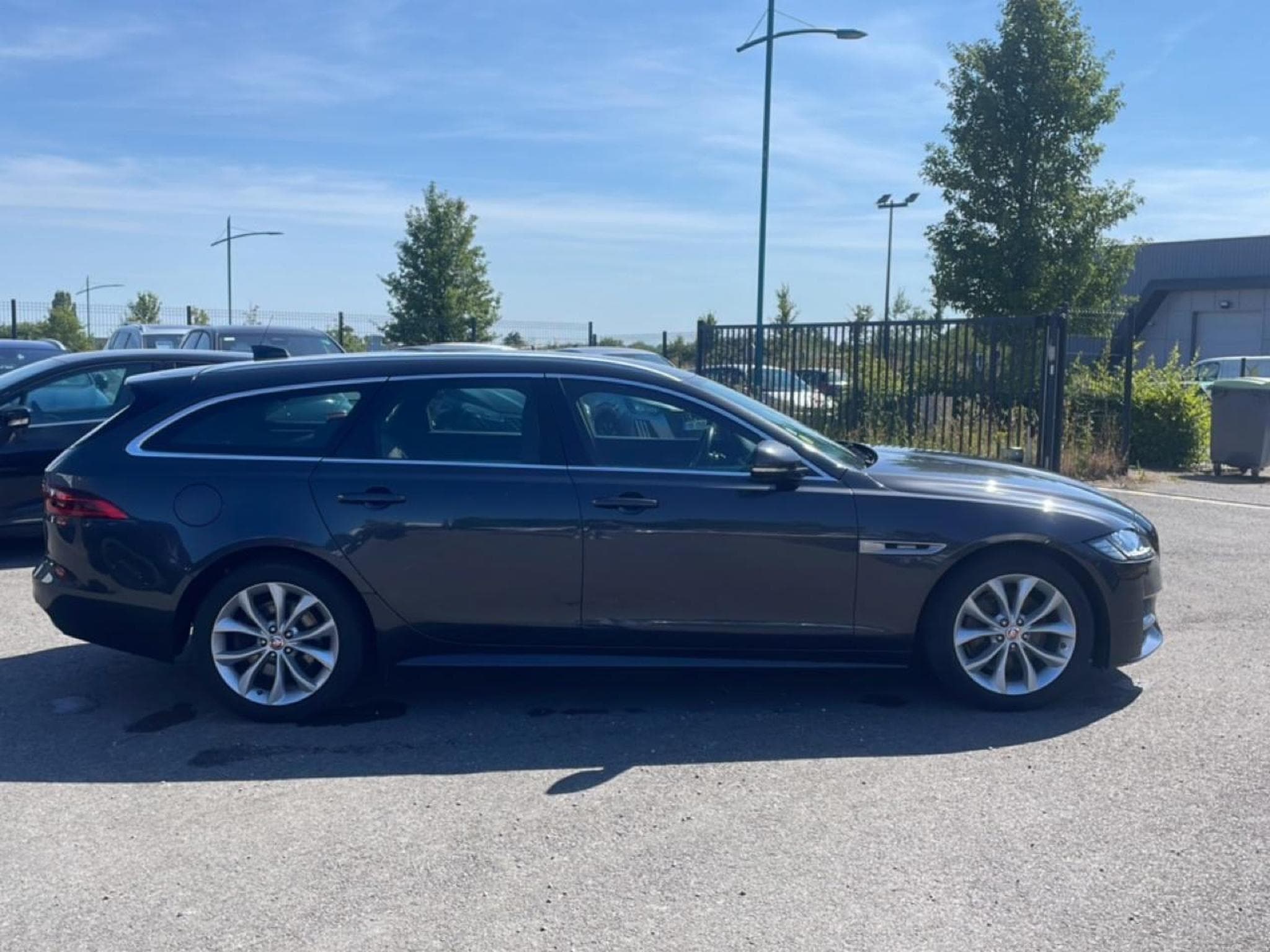 Jaguar XF SPORTBRAKE 2.0D 180 BUSINESS R-SPORT BVA (2020) - Photo 4