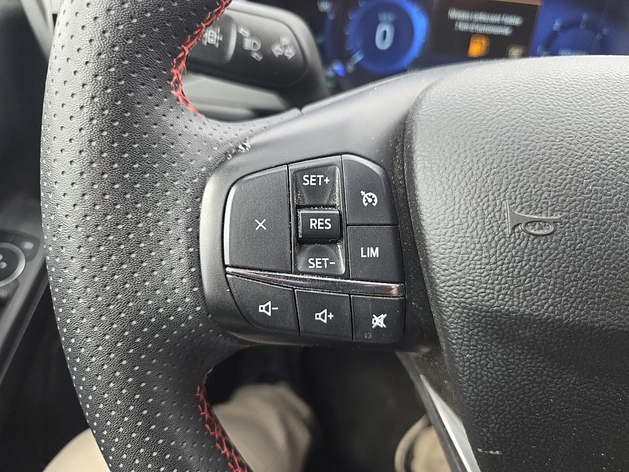 Ford Kuga 2.0 ECOBLUE 150 MHEV ST-LINE (2022) - Photo 20