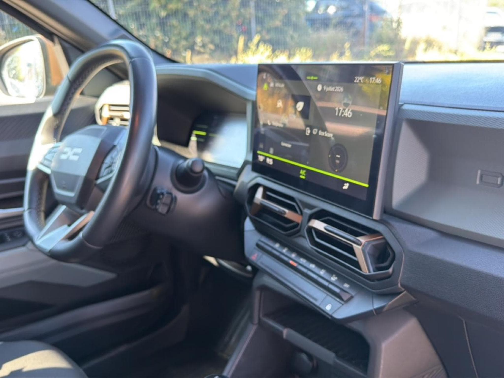 Dacia DUSTER 1.2 MILD HYBRID 130 EXTREME 4X4 (2024) - Photo 17