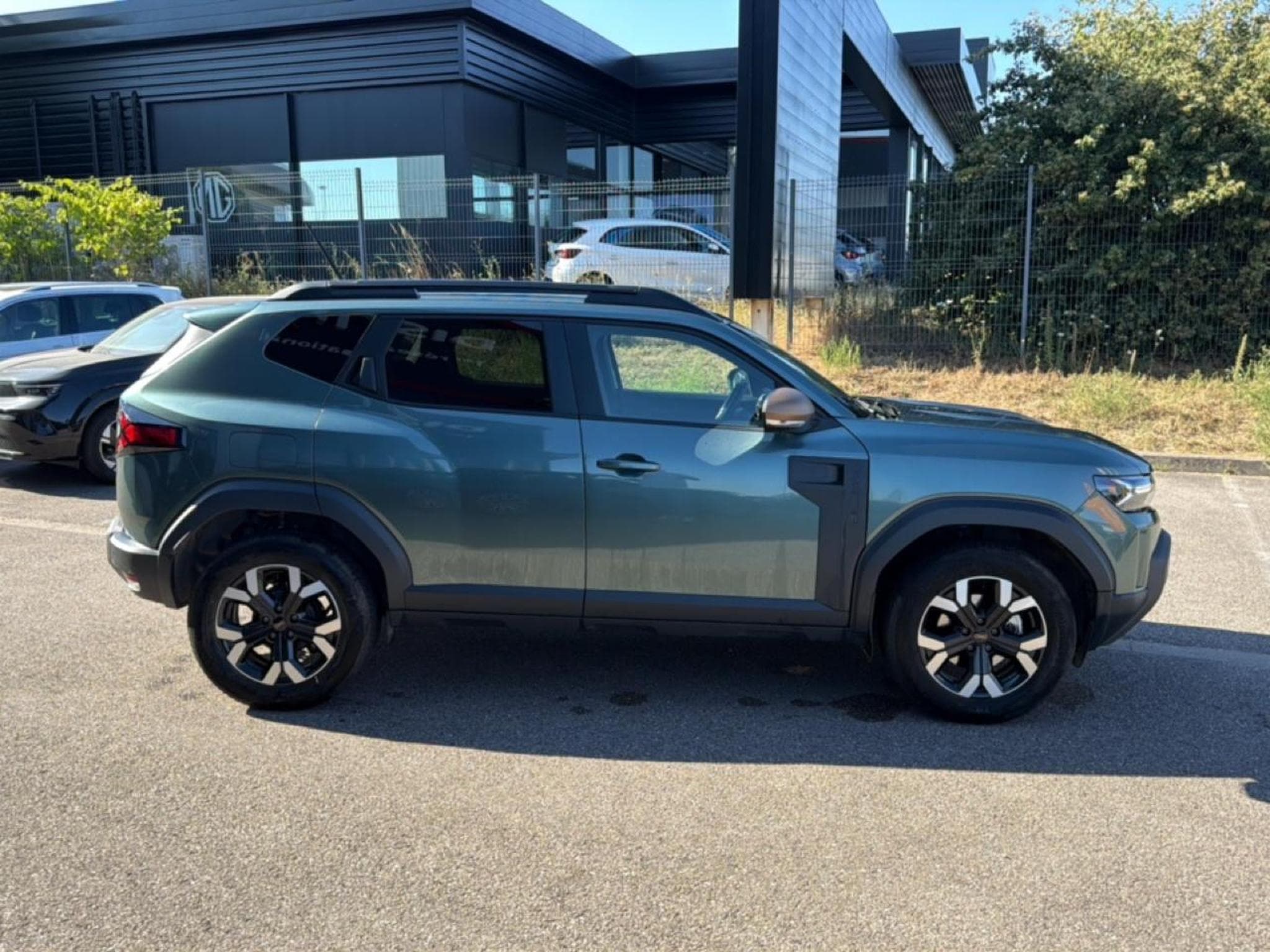 Dacia DUSTER 1.2 MILD HYBRID 130 EXTREME 4X4 (2024) - Photo 4
