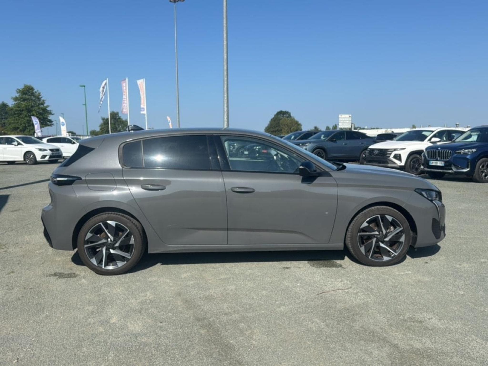 Peugeot 308 1.5 BLUEHDI 130 ALLURE EAT8 (2025) - Photo 4