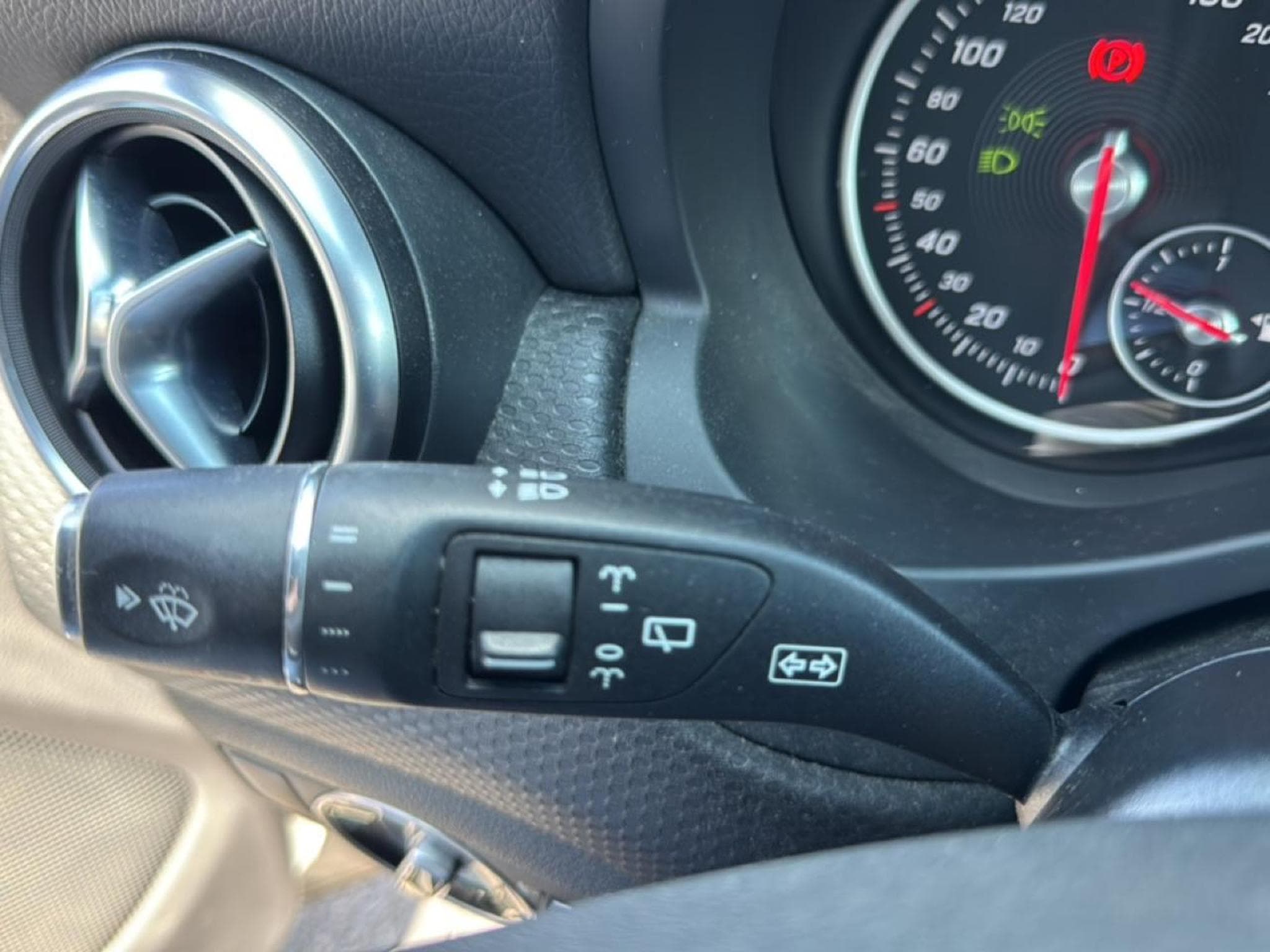 Mercedes CLASSE A 160 INTUITION (2016) - Photo 19