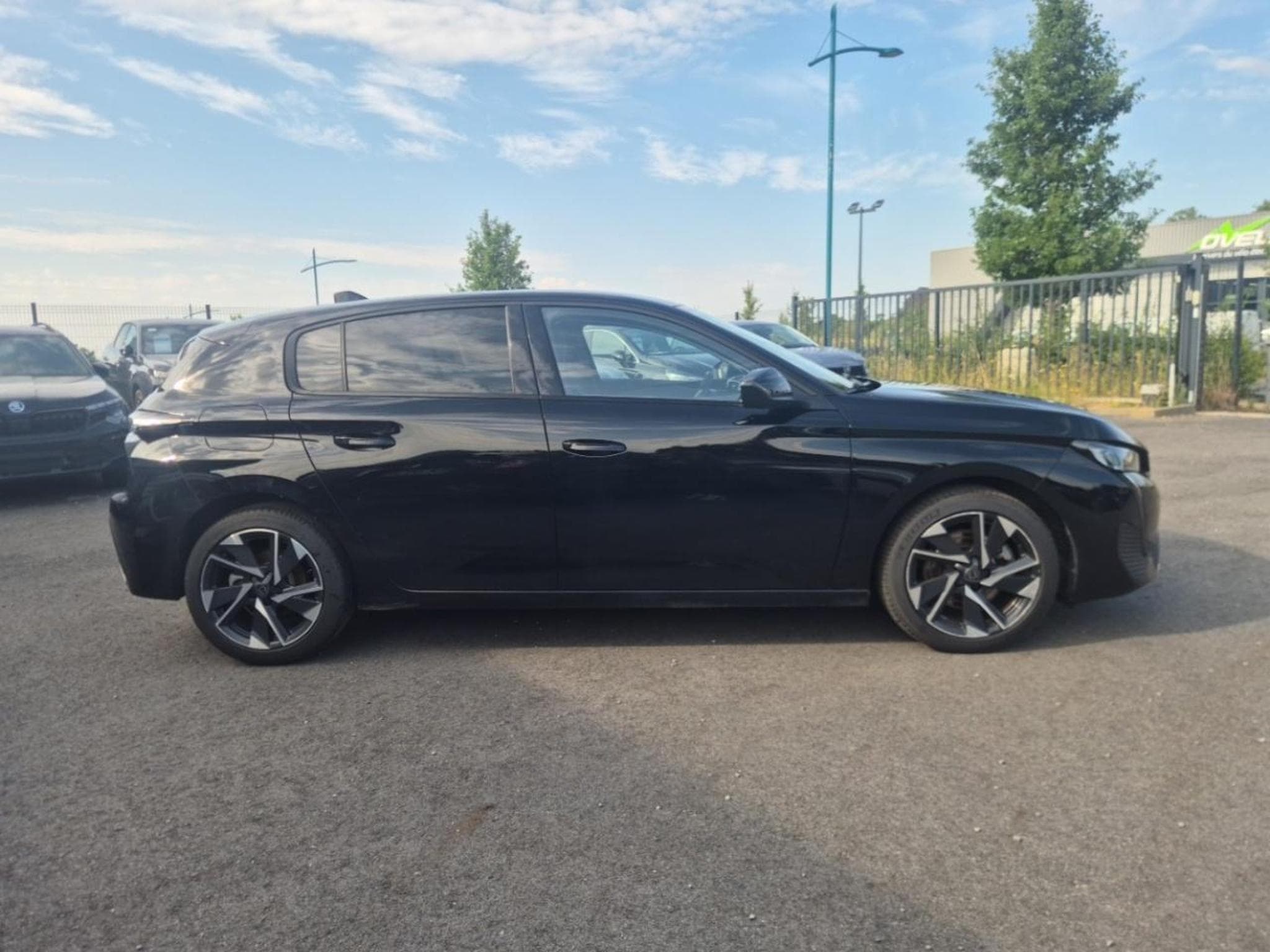 Peugeot 308 1.5 BLUEHDI 130 ALLURE EAT8 (2025) - Photo 4