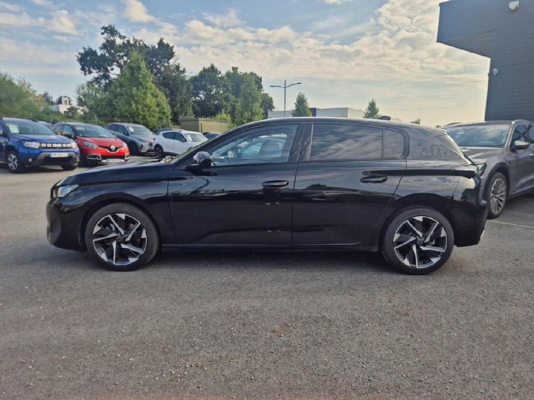 Peugeot 308 1.5 BLUEHDI 130 ALLURE EAT8 (2025) - Photo 8