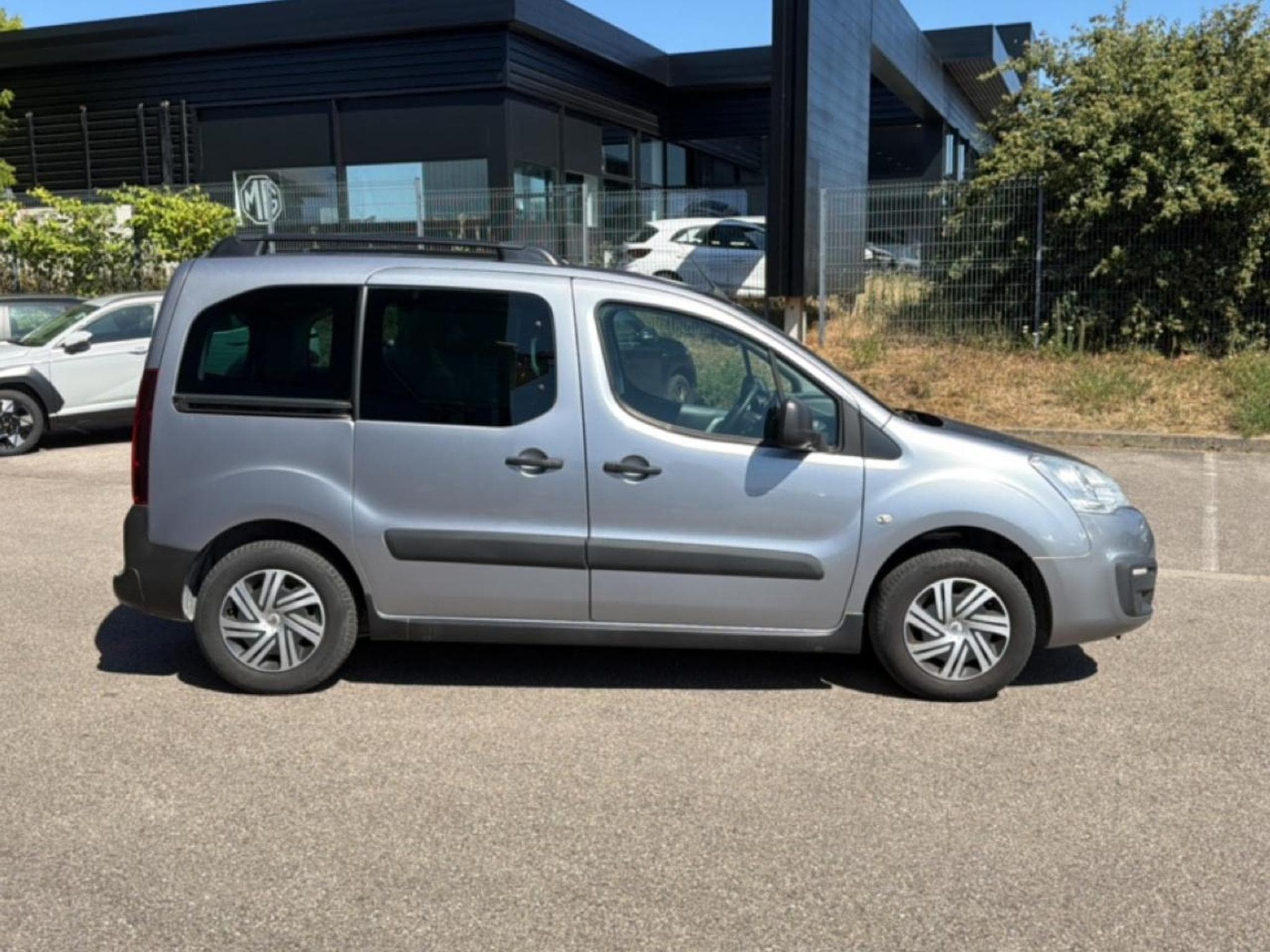 Citroen BERLINGO BLUEHDI 100 XTR + (2017) - Photo 4