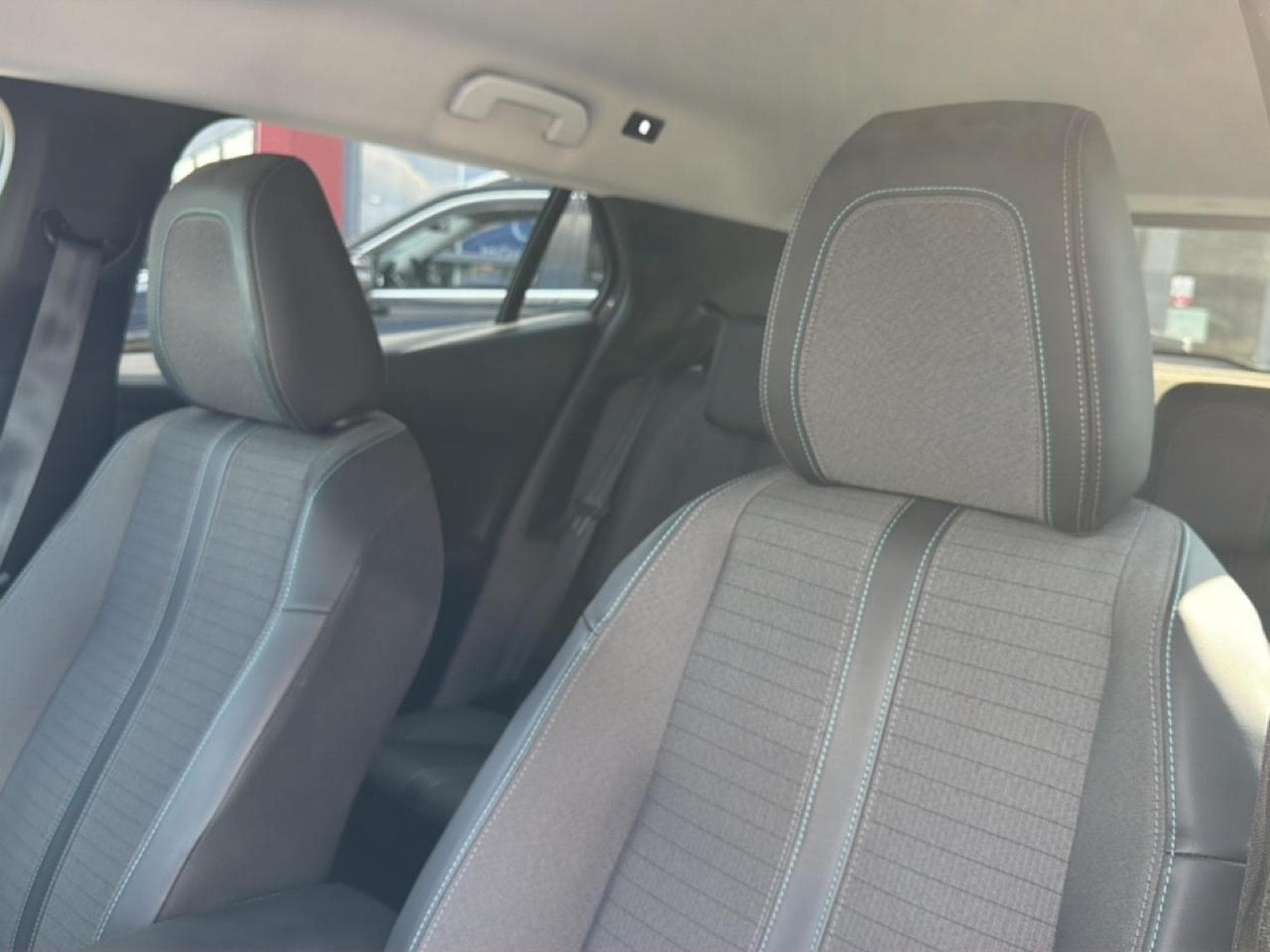 Peugeot 2008 1.5 BLUEHDI 110 S&S ALLURE PACK (2022) - Photo 13