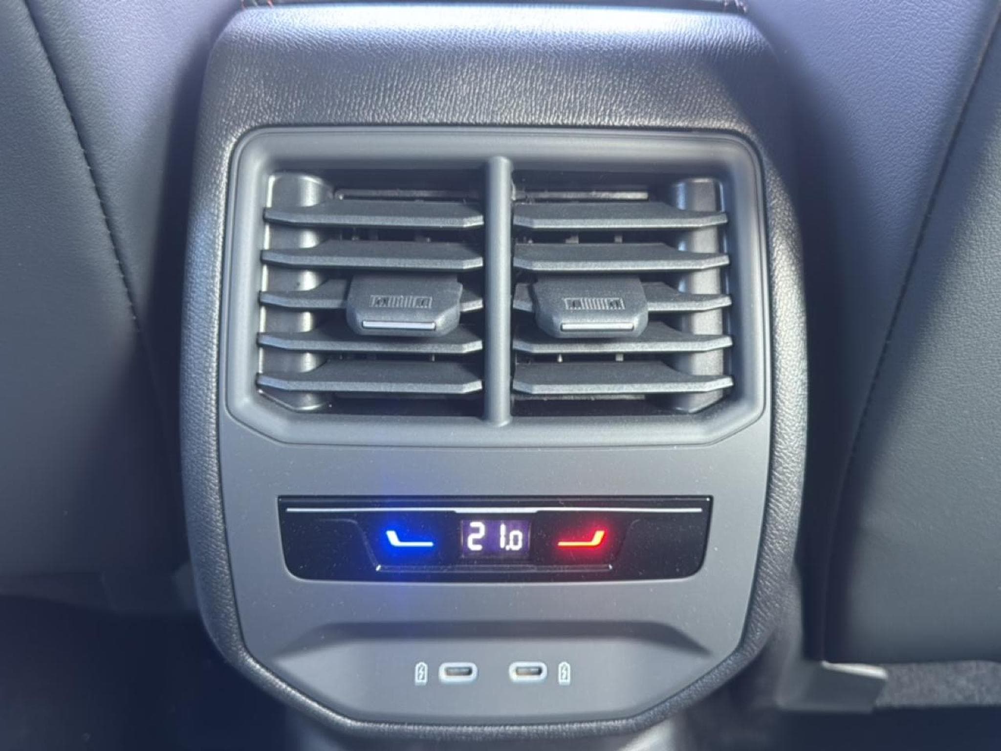 Cupra FORMENTOR 1.5 ETSI HYBRID 150 V DSG7 (2026) - Photo 12