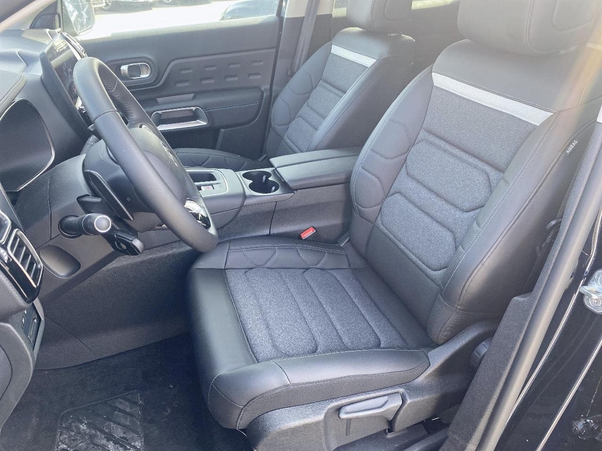 Citroen C5 AIRCROSS 1.2 HYBRIDE 145 MAX BOITE AUTOMATIQUE (2025) - Photo 10