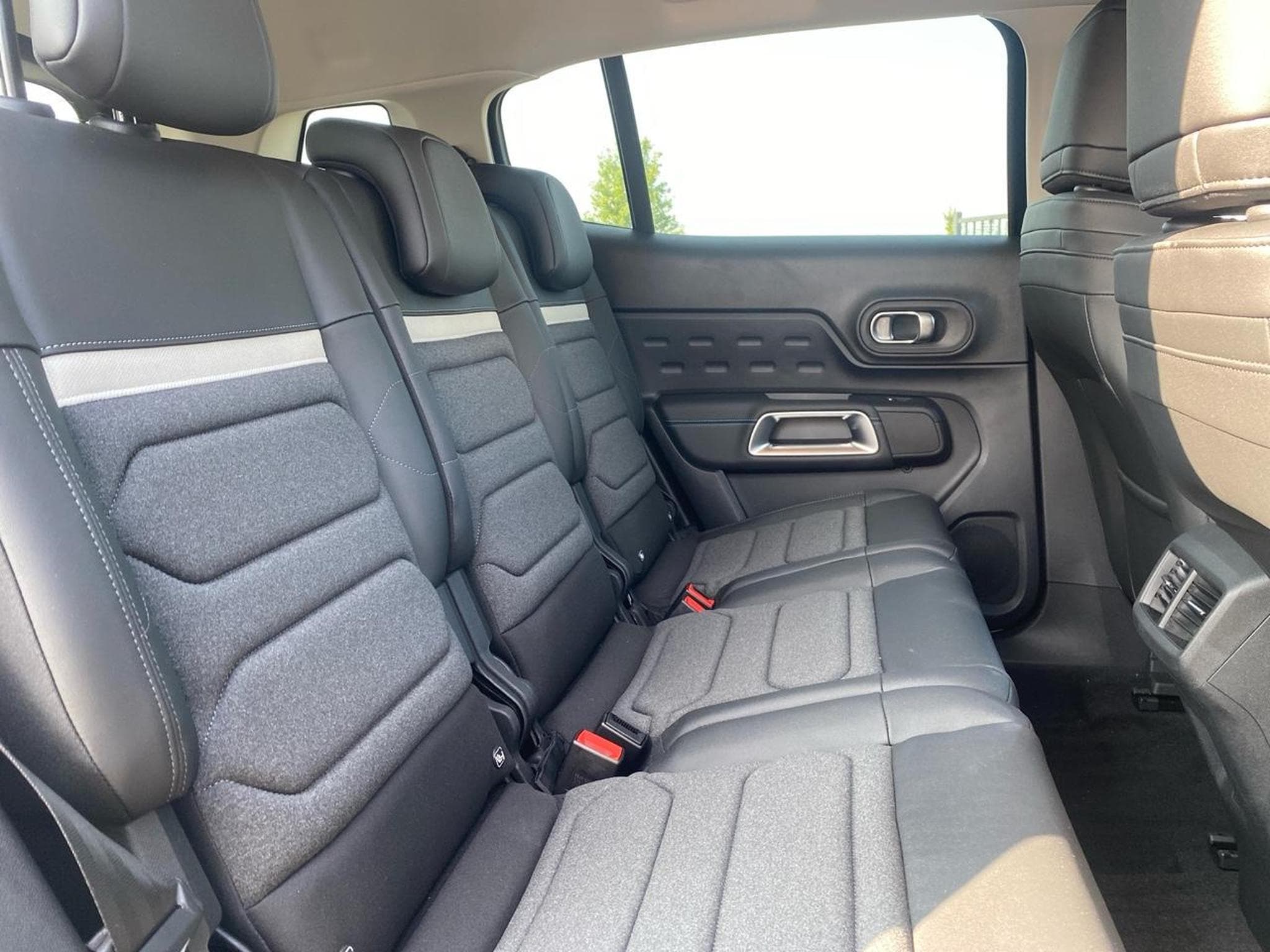 Citroen C5 AIRCROSS 1.2 HYBRIDE 145 MAX BOITE AUTOMATIQUE (2025) - Photo 13