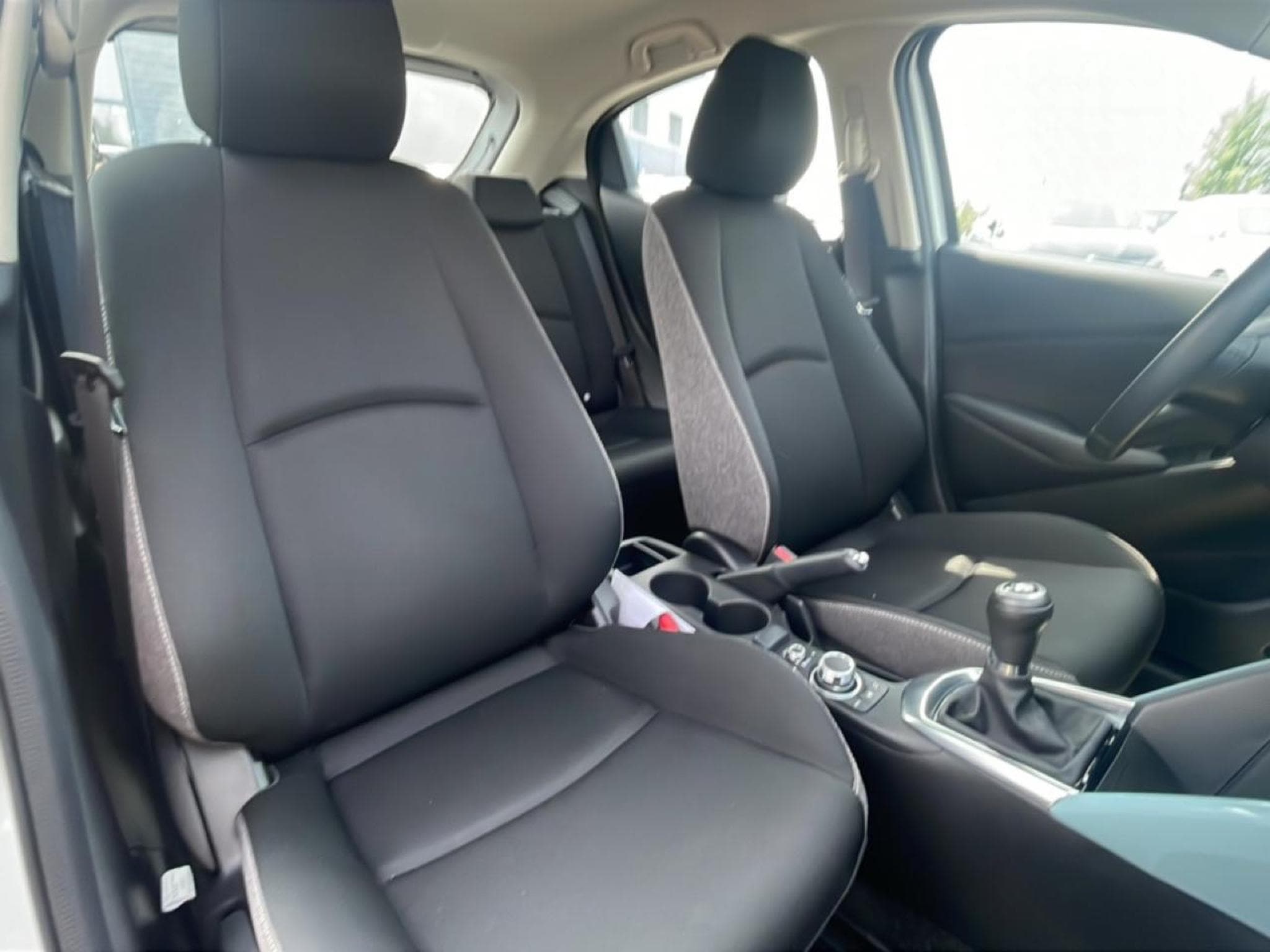 Mazda 2 1.5 E-SKYACTIV-G 90 CENTRE-LINE (2024) - Photo 14