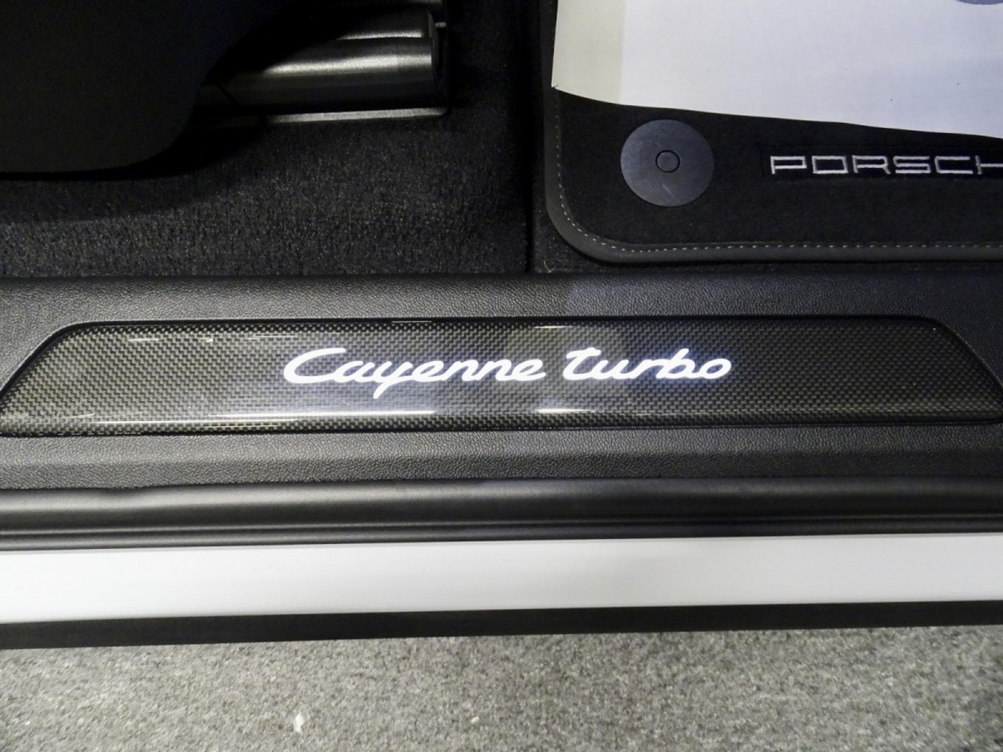 Porsche Cayenne 4.0 TURBO PSCB SPORT DESIGN CARBON APPROVED Hinterradlenkung (2019) - Photo 16