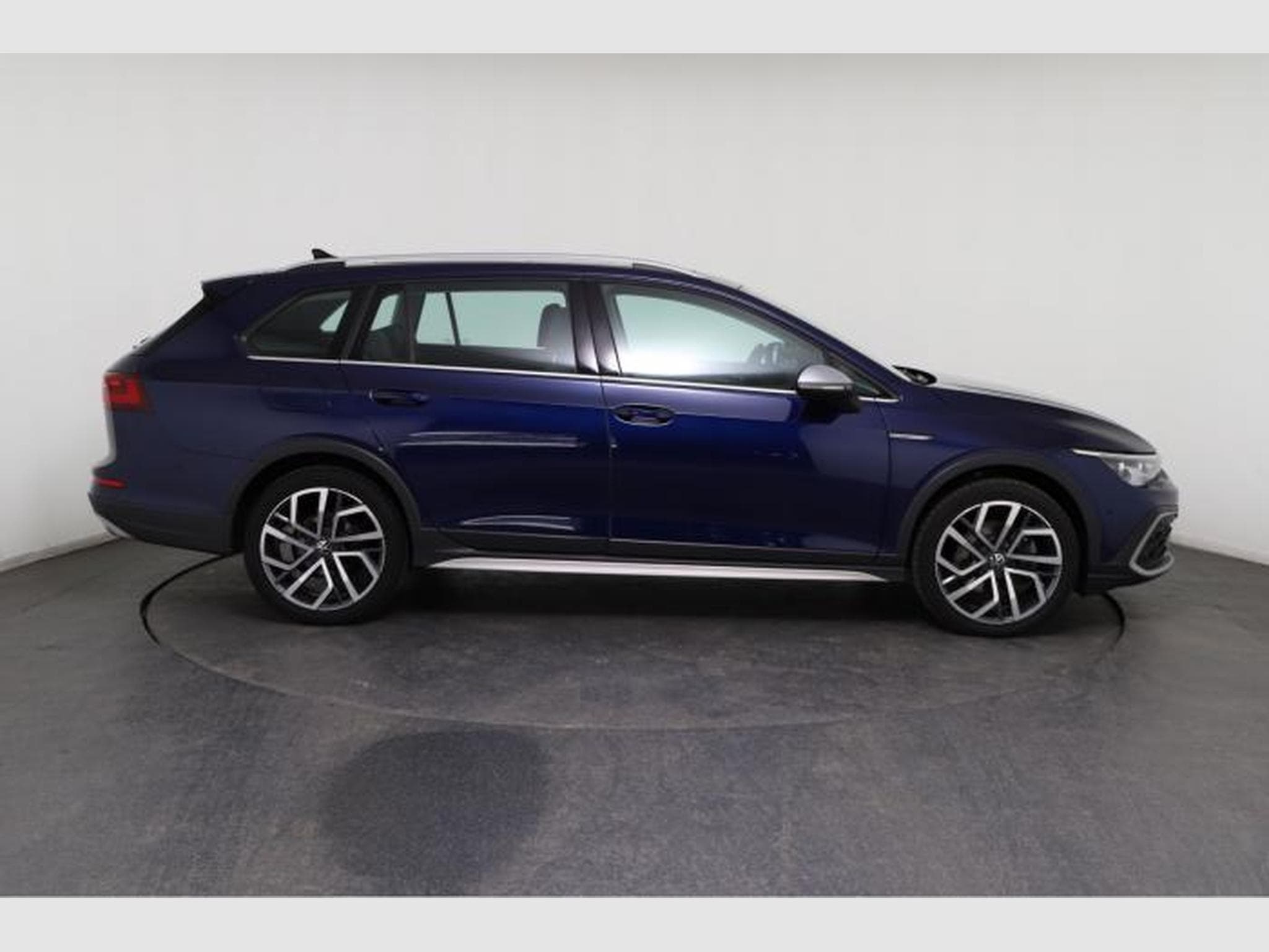 VW Golf Variant Alltrack (2022) - Photo 9