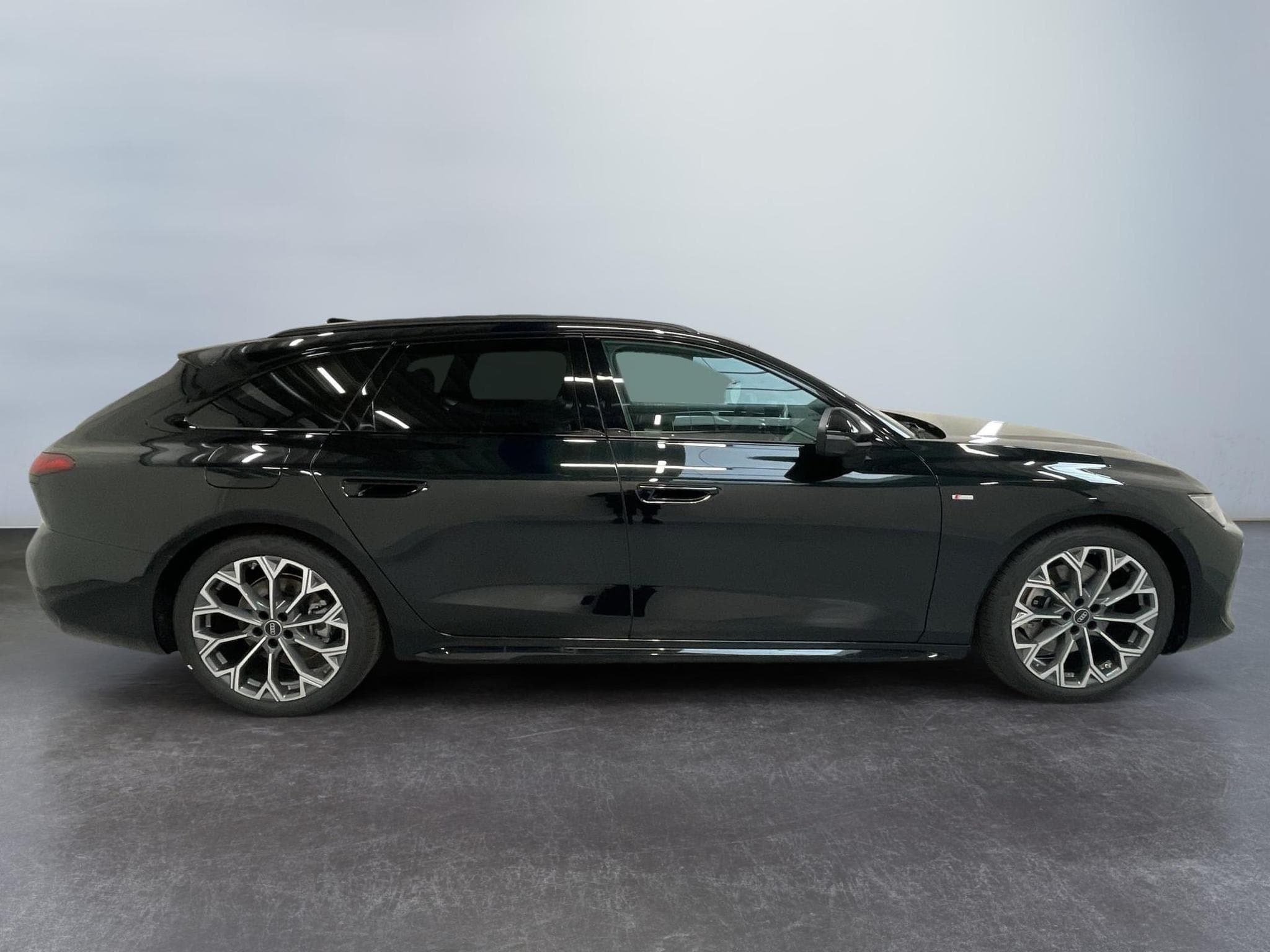 Audi A6 Avant S-Line 2.0 (2025) - Photo 8
