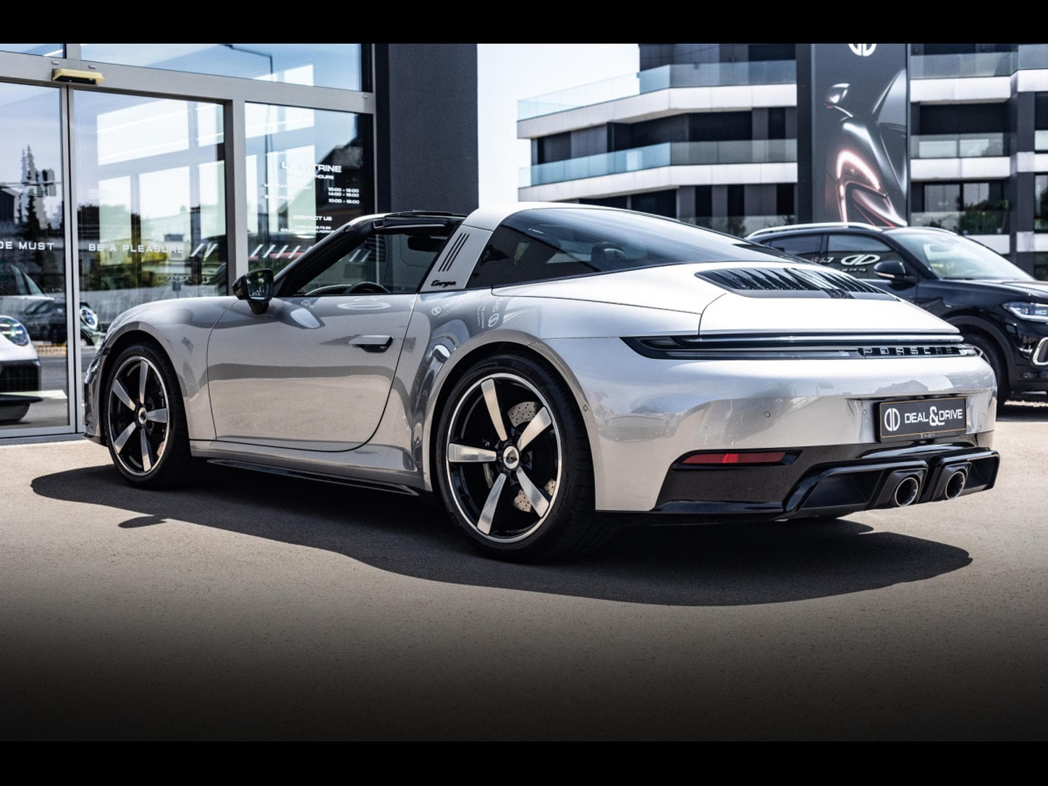 Porsche 911 (992.2) TARGA 4 GTS PDK - GT-SILVER (2025) - Photo 3