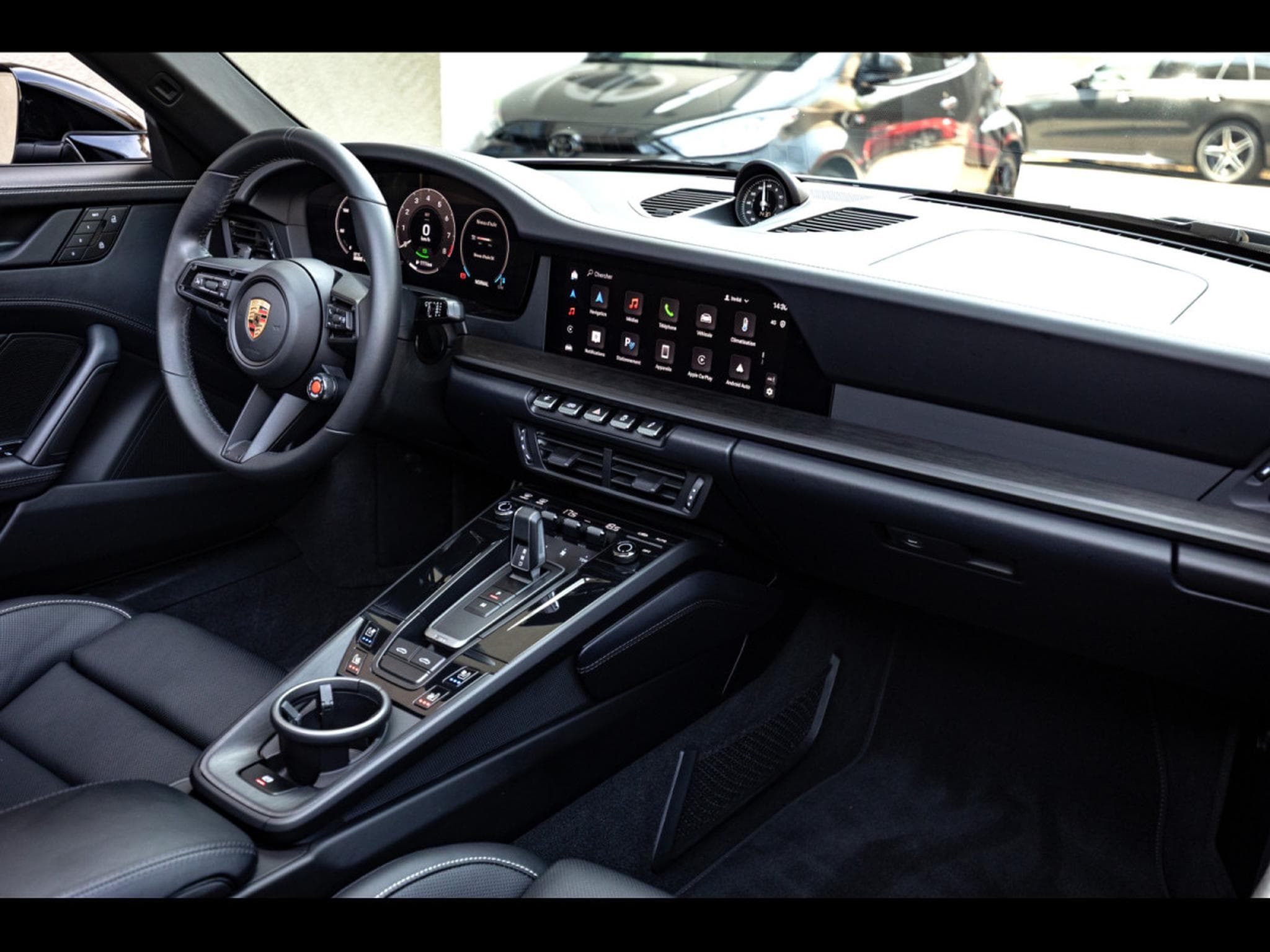 Porsche 911 .2 911 TARGA 4 GTS PDK - GT-SILVER (2025) - Photo 13