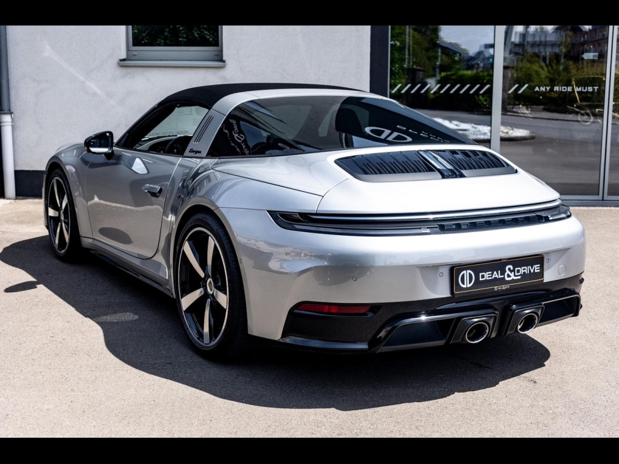 Porsche 911 .2 911 TARGA 4 GTS PDK - GT-SILVER (2025) - Photo 8