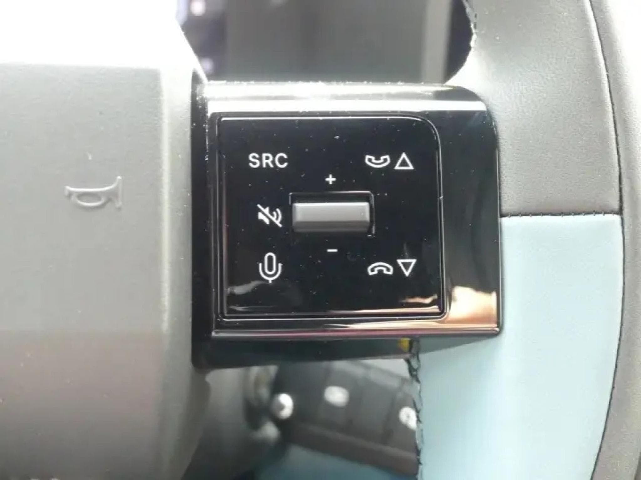 Fiat Grande Panda HYBRID LA PRIMA 1.2 (2026) - Photo 14