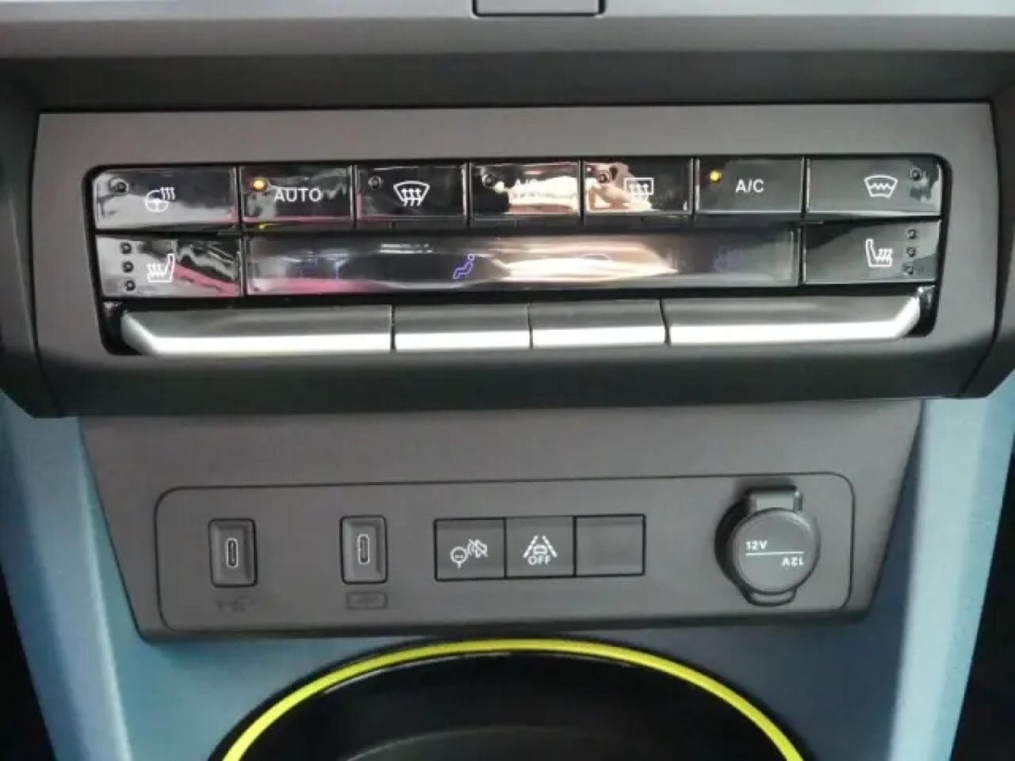 Fiat Grande Panda HYBRID LA PRIMA 1.2 (2026) - Photo 21