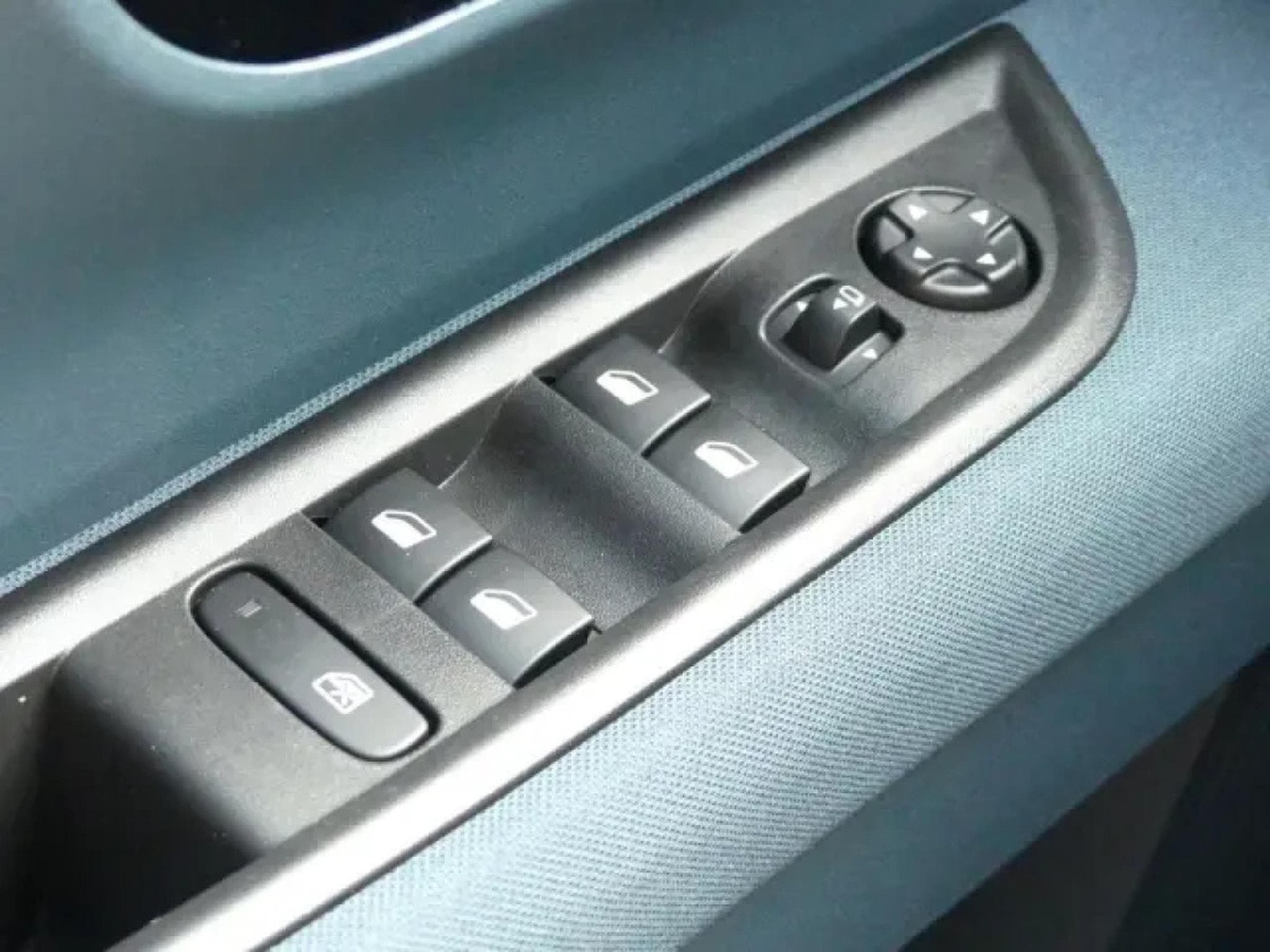 Fiat Grande Panda HYBRID LA PRIMA 1.2 (2026) - Photo 24
