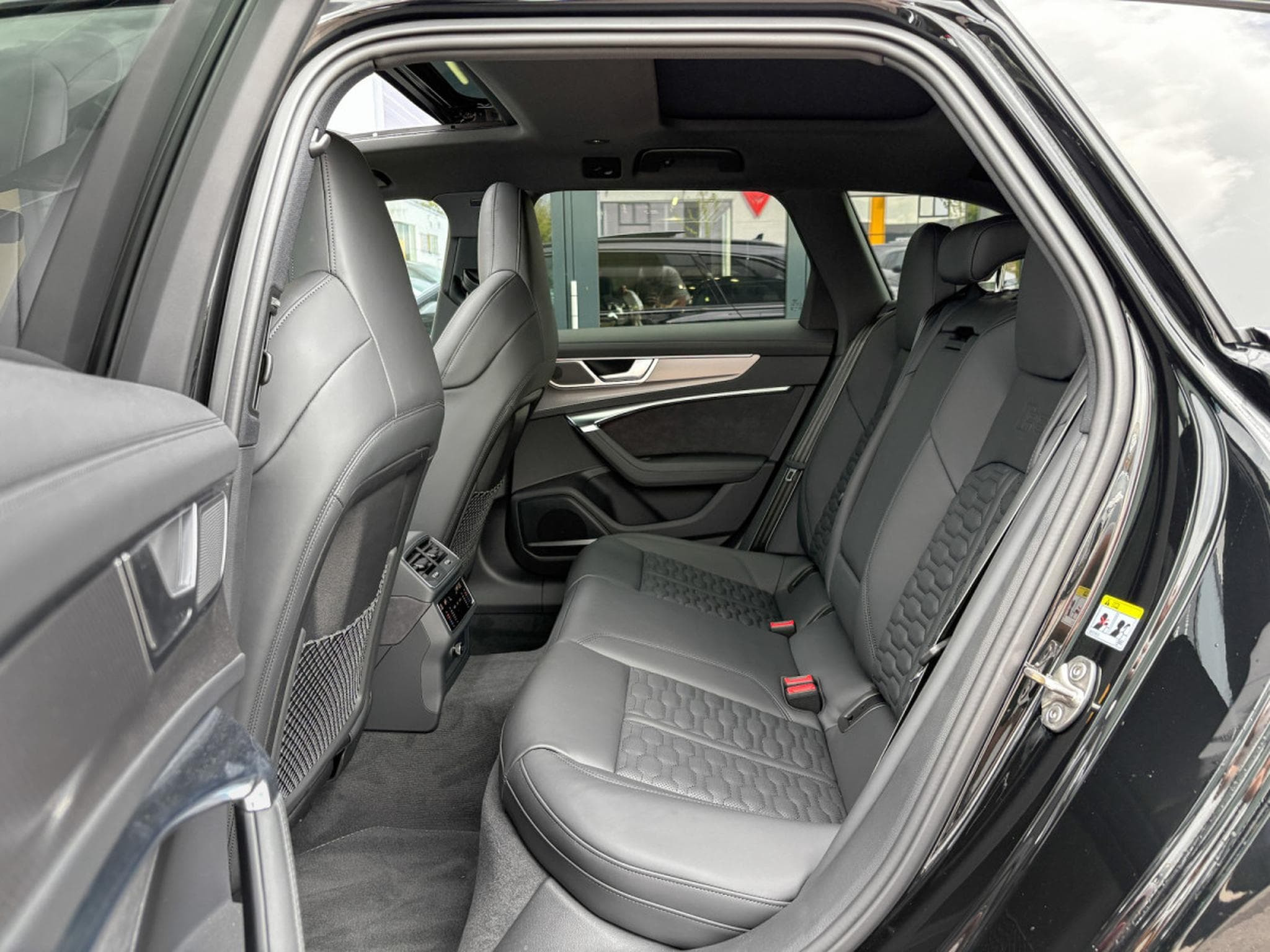 Audi RS6 RS6 PERFORMANCE 4.0 TFSI quattro/ 22/ 360°/HUD/PANO/MATRIX/V (2025) - Photo 16