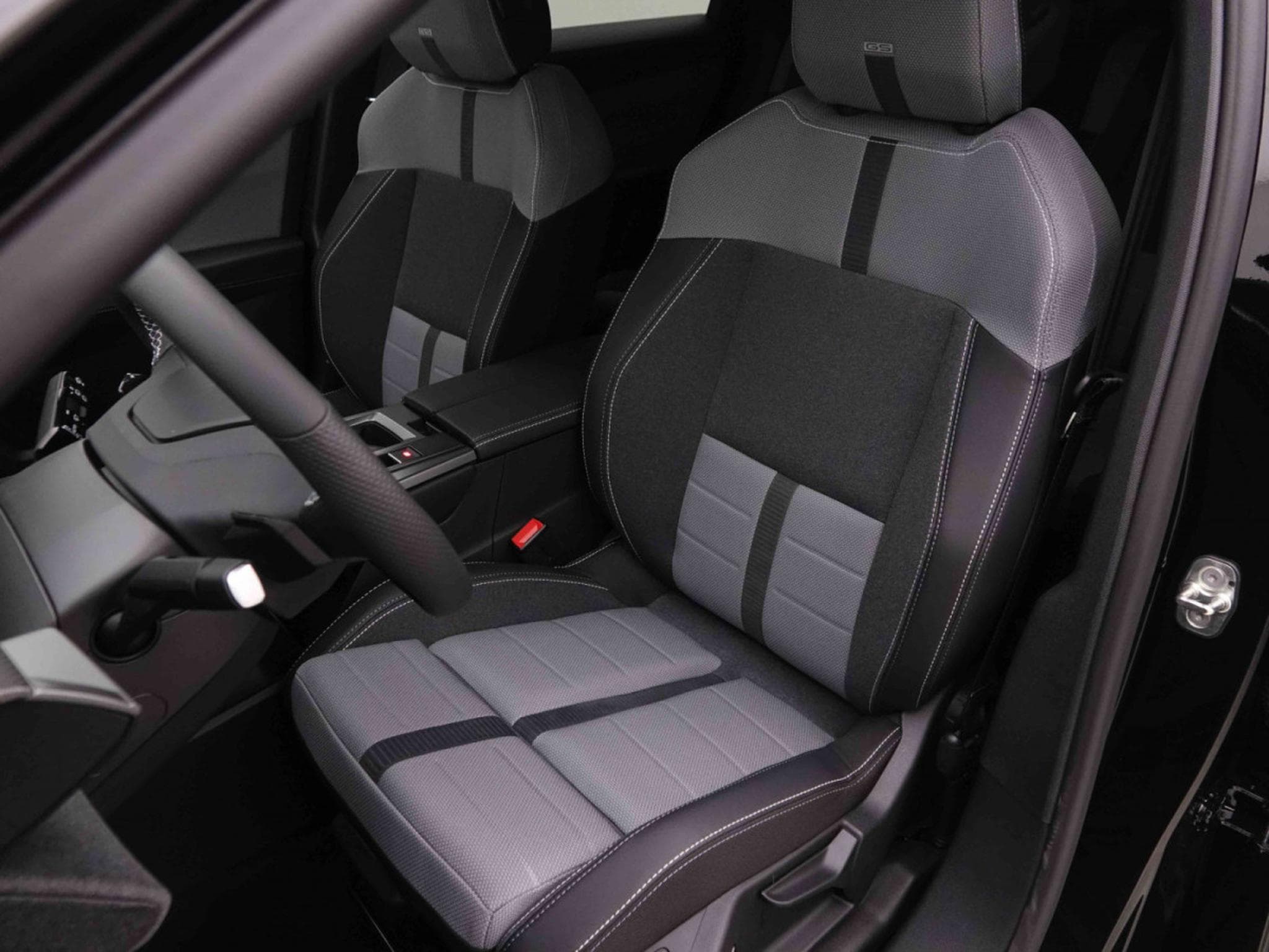 Opel Grandland 1.2 T Hybrid 145 GS (2025) - Photo 7