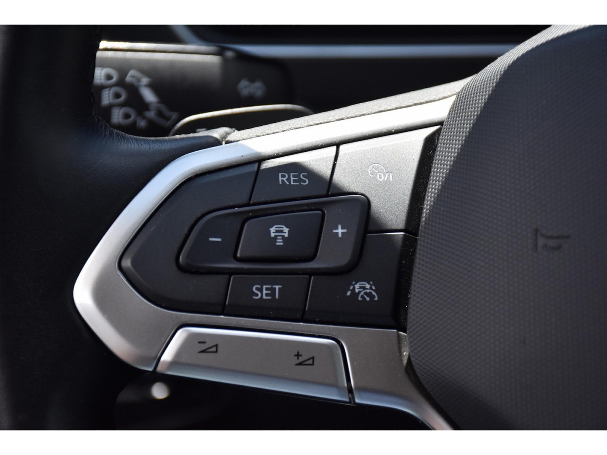 VW Tiguan 1.5 TSI Life DSG ACC TRAVEL SIDE HUD HARMAN ATT RMQ 1° MAIN (2022) - Photo 17