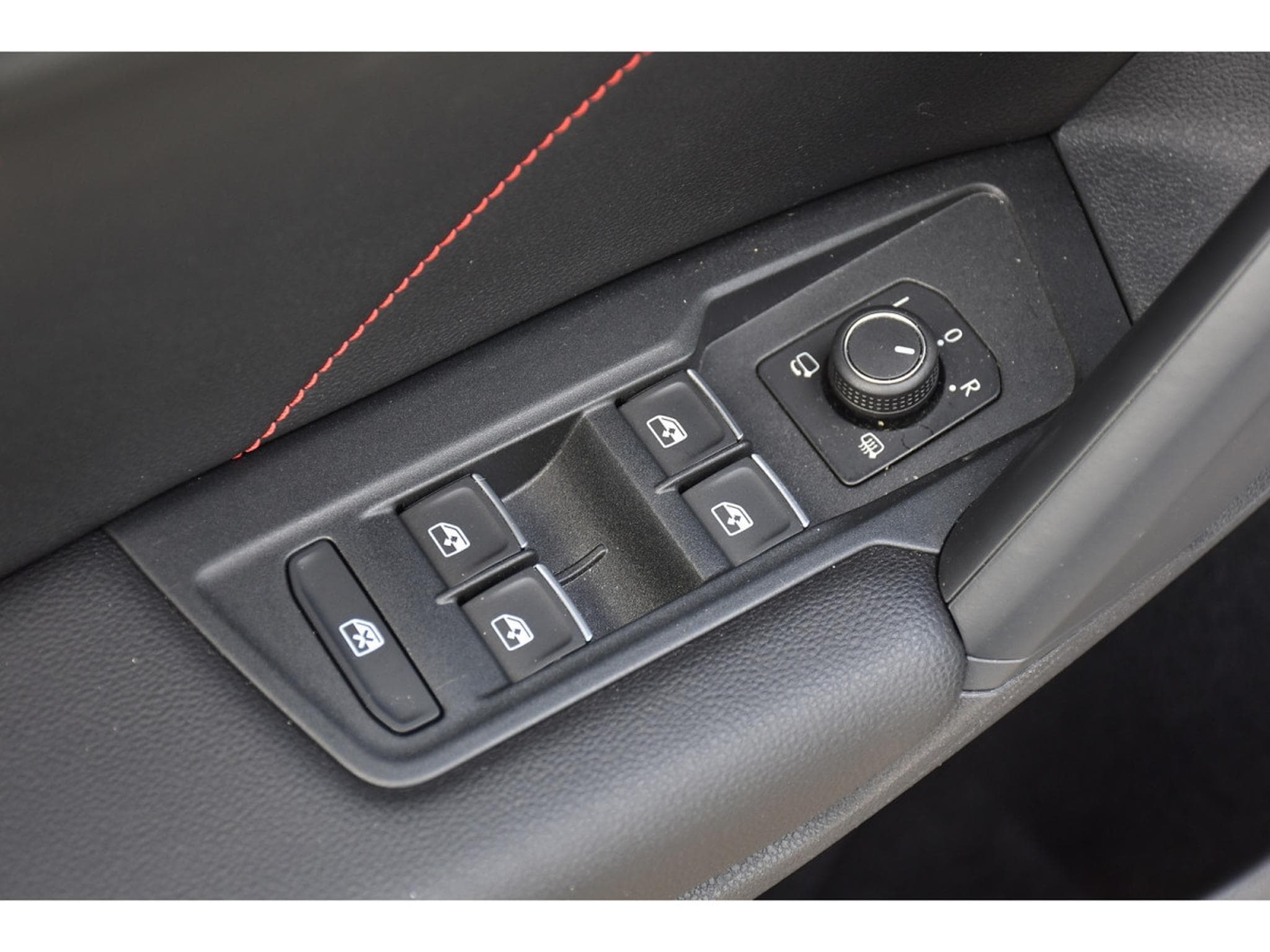 VW Tiguan 1.5 TSI Life DSG ACC TRAVEL SIDE HUD HARMAN ATT RMQ 1° MAIN (2022) - Photo 20