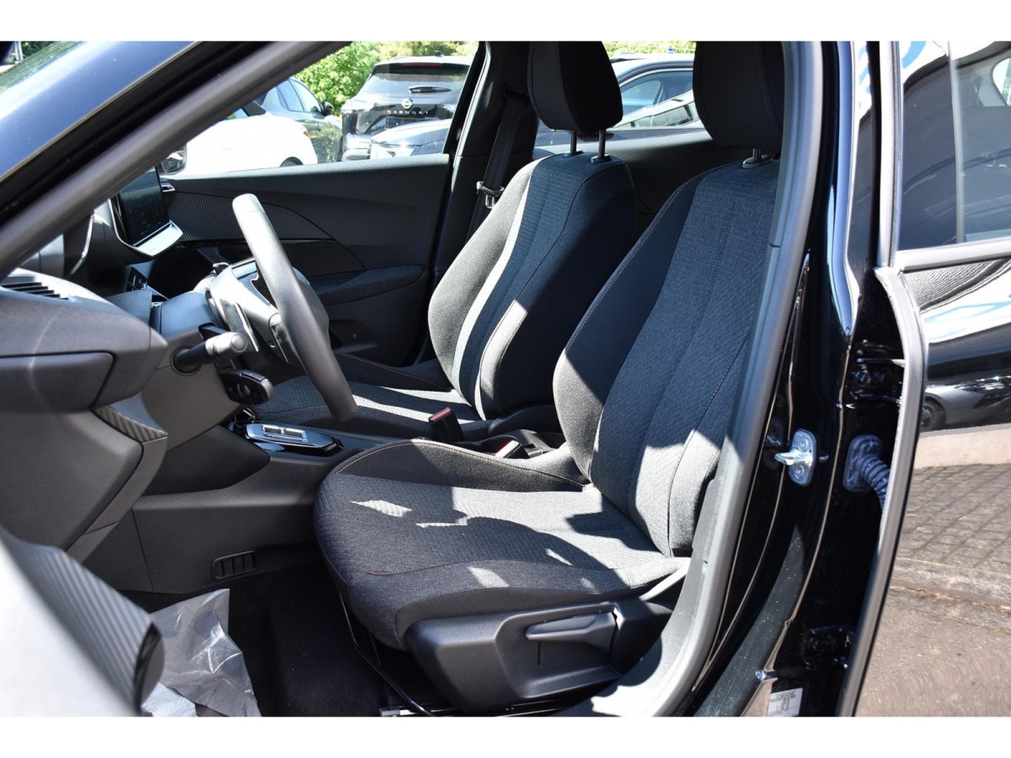 Peugeot 2008 1.2 Hybrid 145 e-DCS6 Style REGUL LANE PDC 1° MAIN (2025) - Photo 6