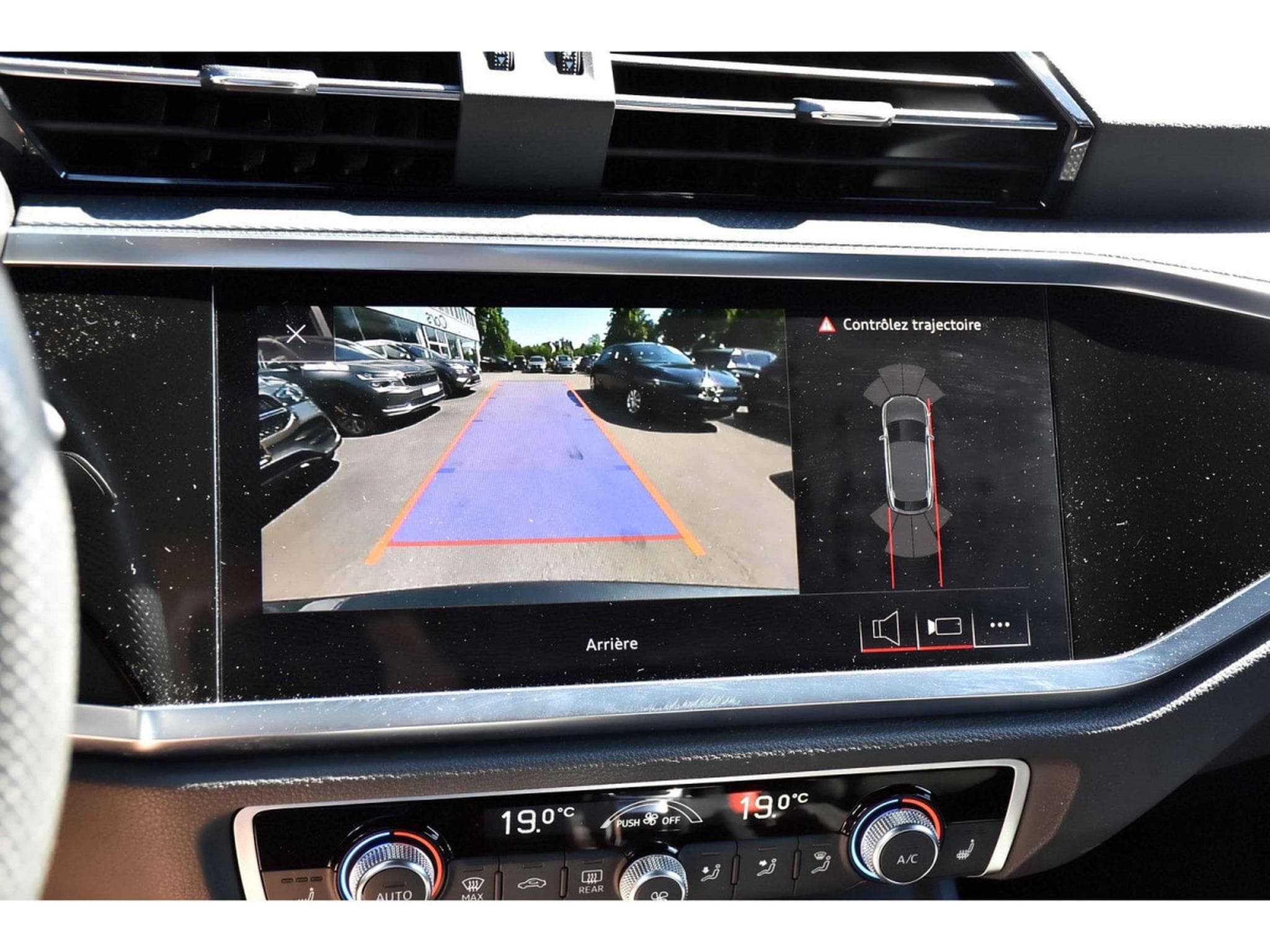 Audi Q3 Sportback 45 TFSI Quattro S-Line S-Tronic LANE SIDE KEYLESS (2019) - Photo 16