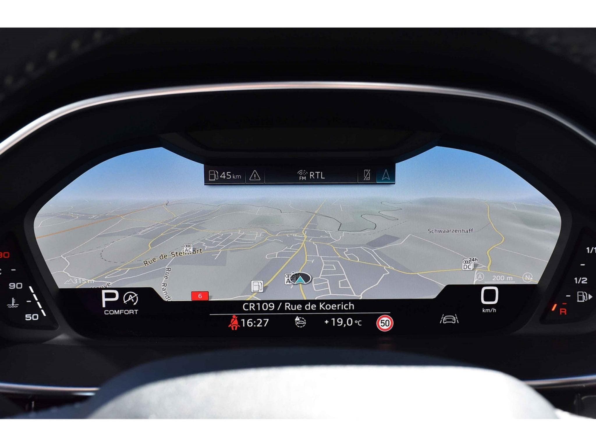 Audi Q3 Sportback 45 TFSI Quattro S-Line S-Tronic LANE SIDE KEYLESS (2019) - Photo 17