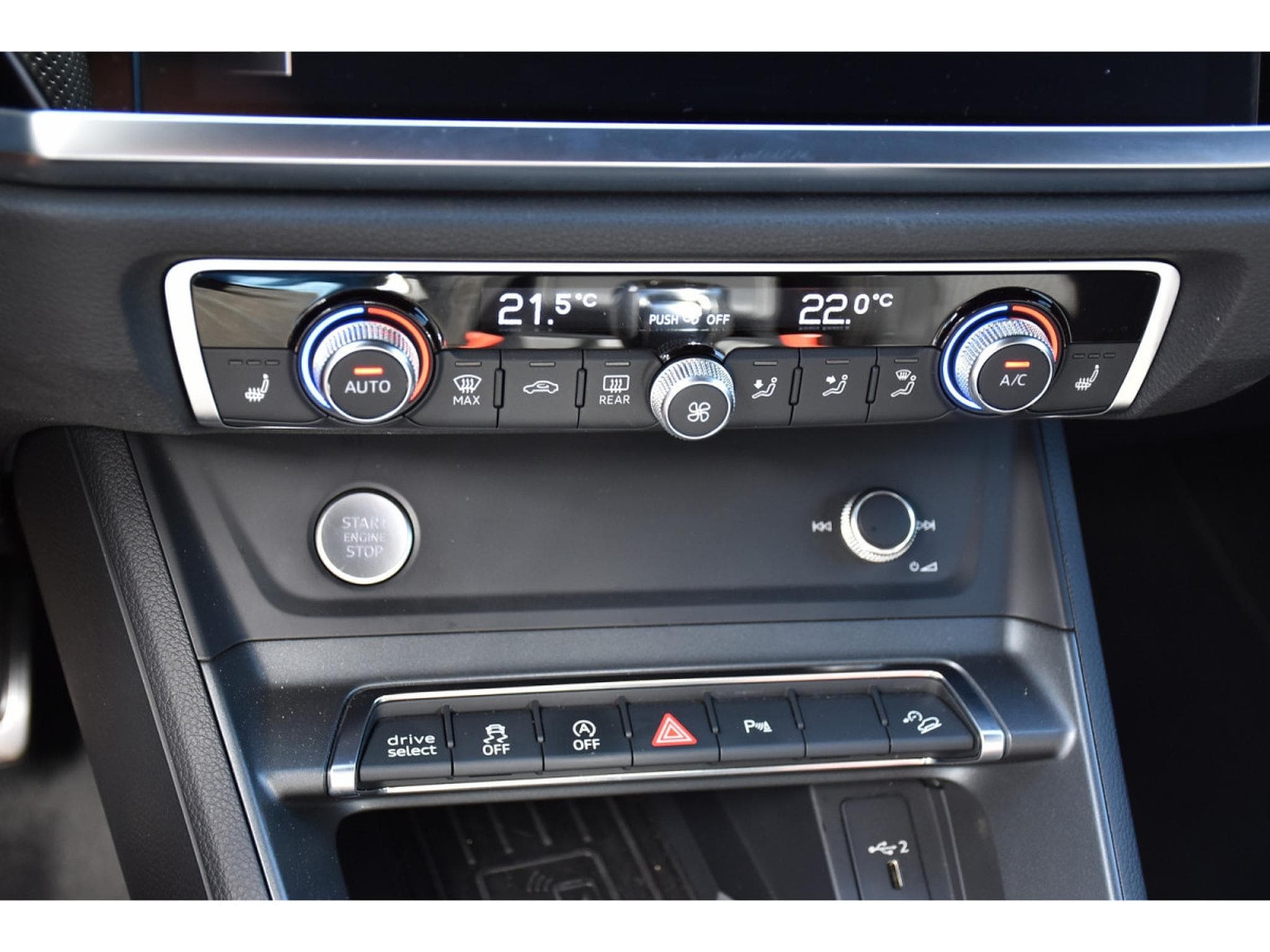 Audi Q3 Sportback 45 TFSI Quattro S-Line S-Tronic LANE SIDE KEYLESS (2019) - Photo 18
