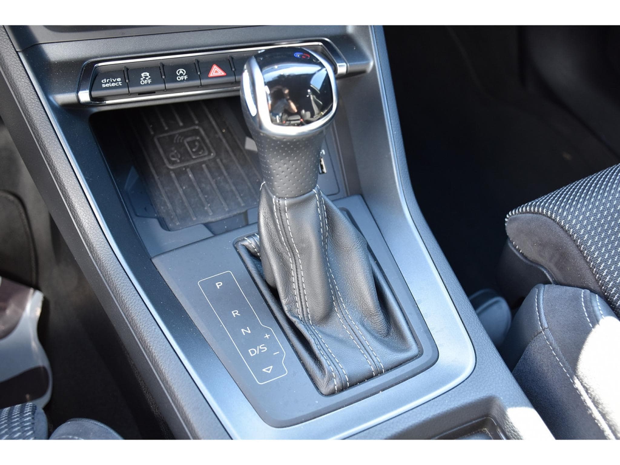 Audi Q3 Sportback 45 TFSI Quattro S-Line S-Tronic LANE SIDE KEYLESS (2019) - Photo 19