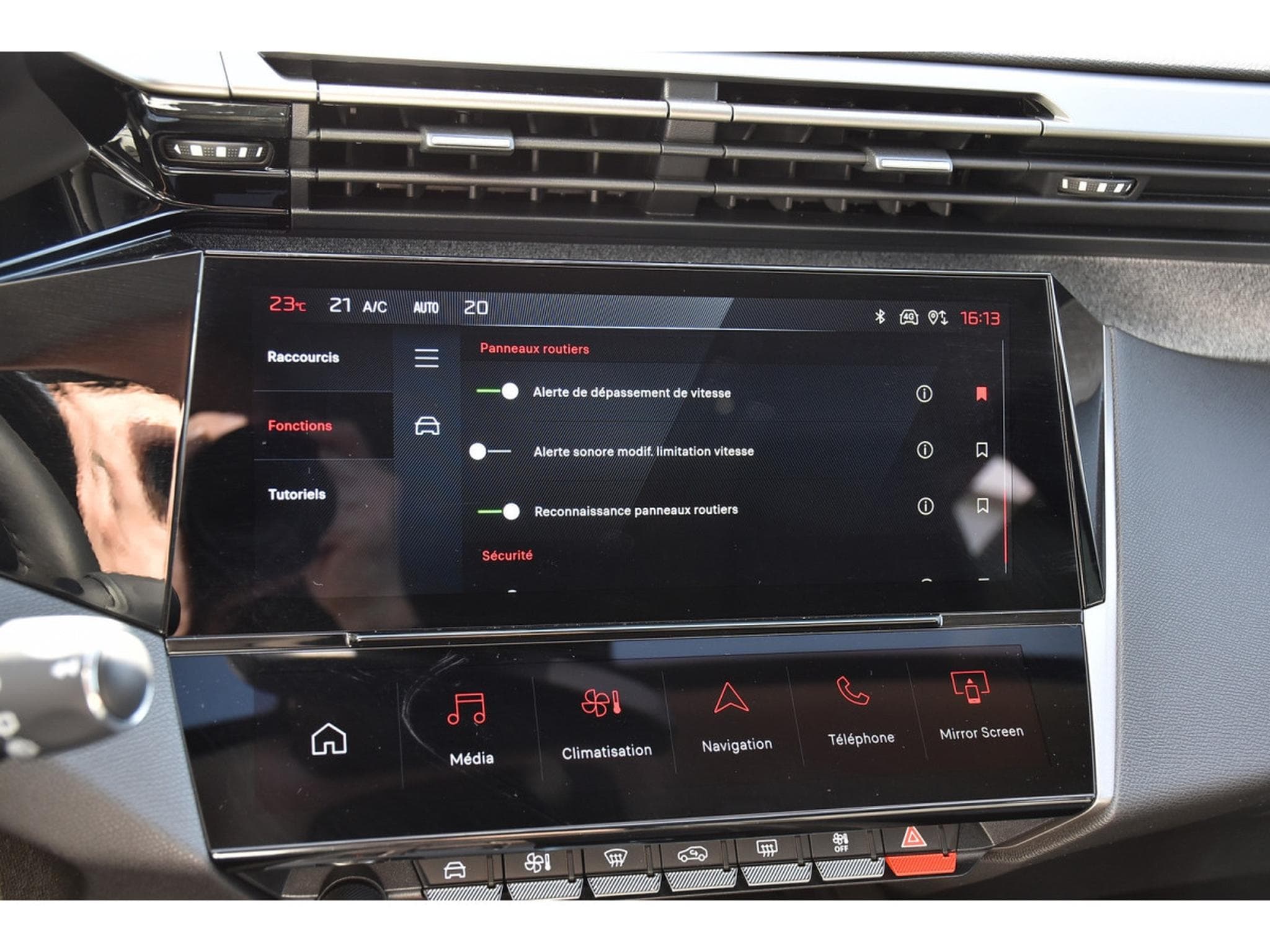 Peugeot 308 1.2 Hybrid 145 e-DCS6 Allure ACC LANE GPS CAM360 1° MAIN (2025) - Photo 17