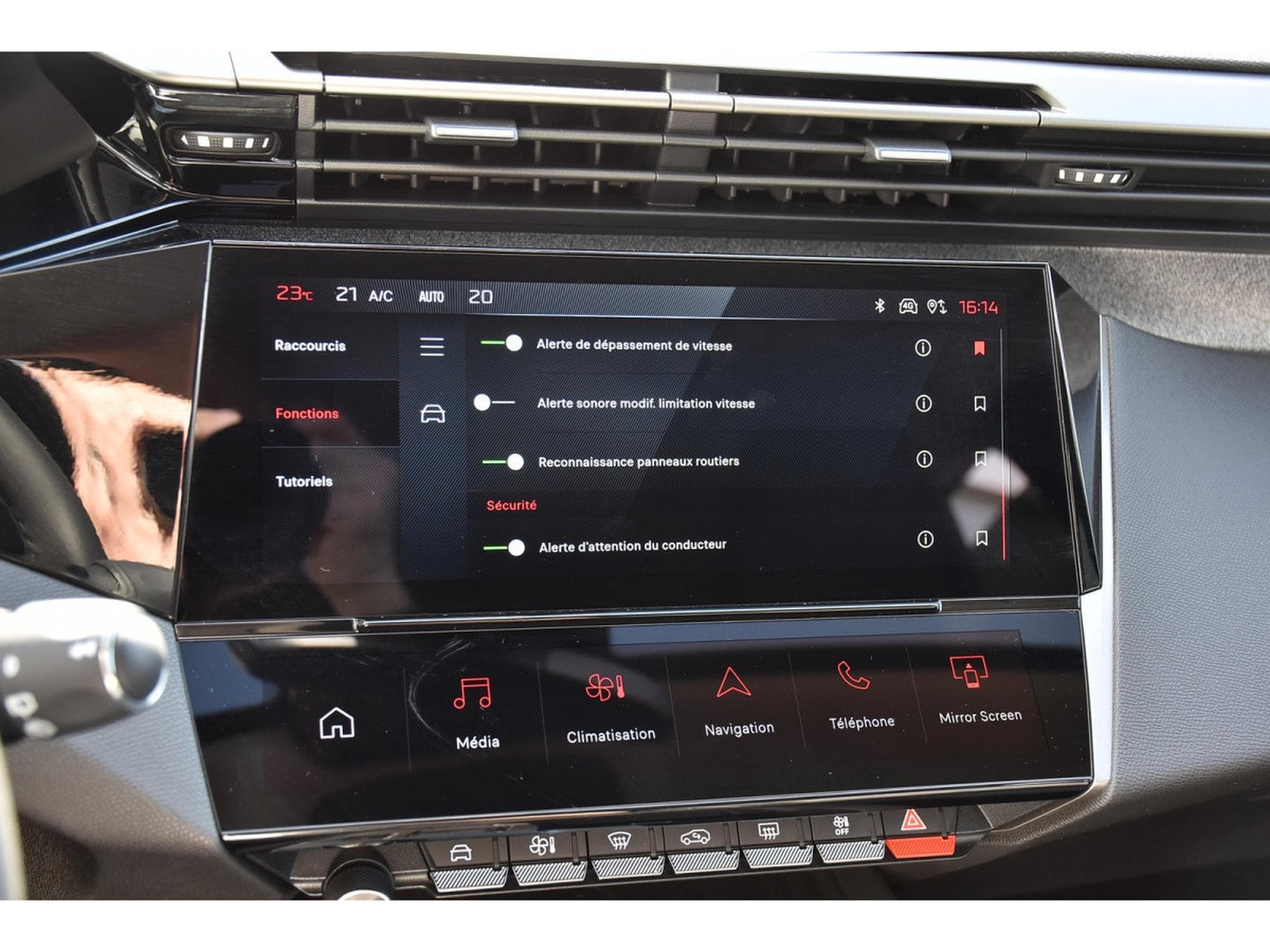 Peugeot 308 1.2 Hybrid 145 e-DCS6 Allure ACC LANE GPS CAM360 1° MAIN (2025) - Photo 18