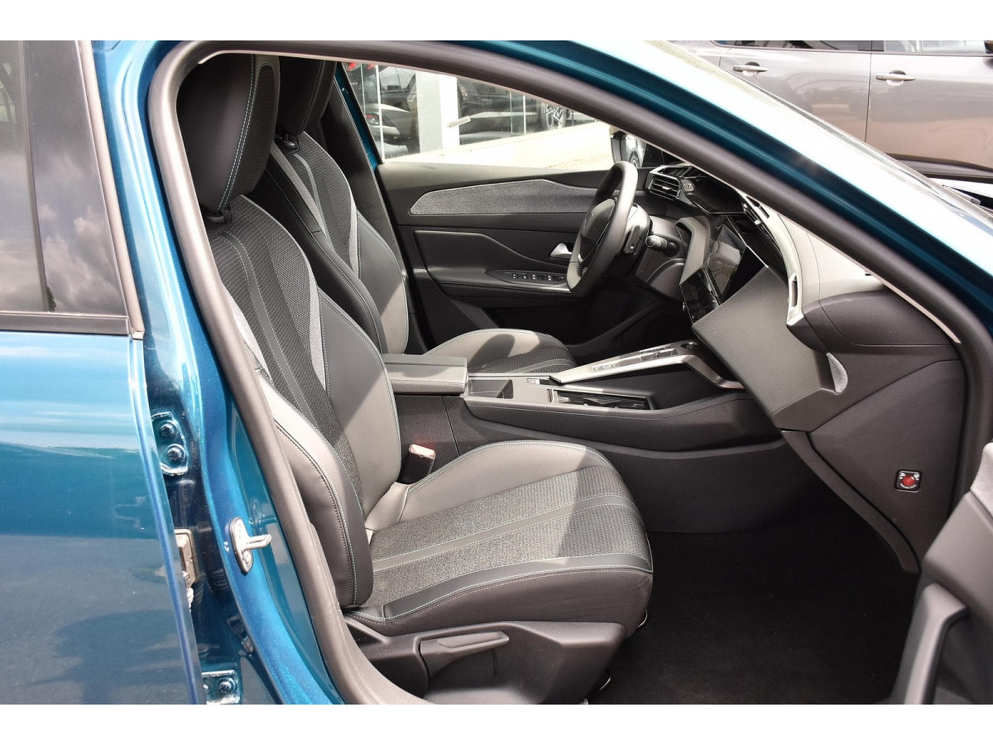 Peugeot 308 1.2 Hybrid 145 e-DCS6 Allure ACC LANE GPS CAM360 1° MAIN (2025) - Photo 7