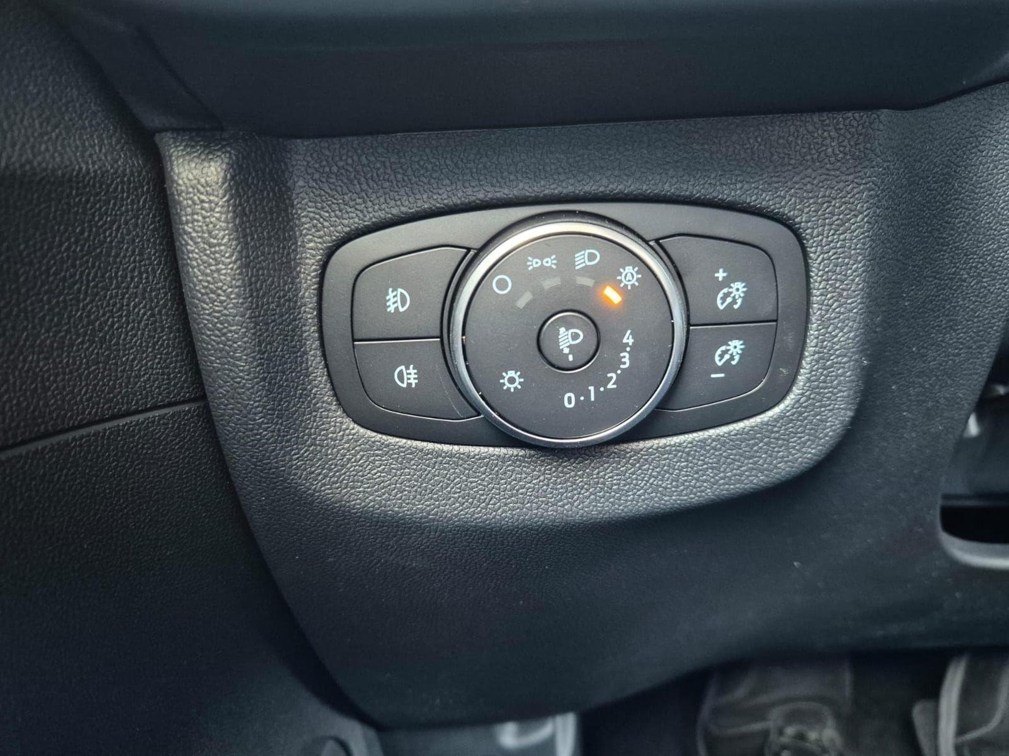 Ford Tourneo Active (2026) - Photo 15